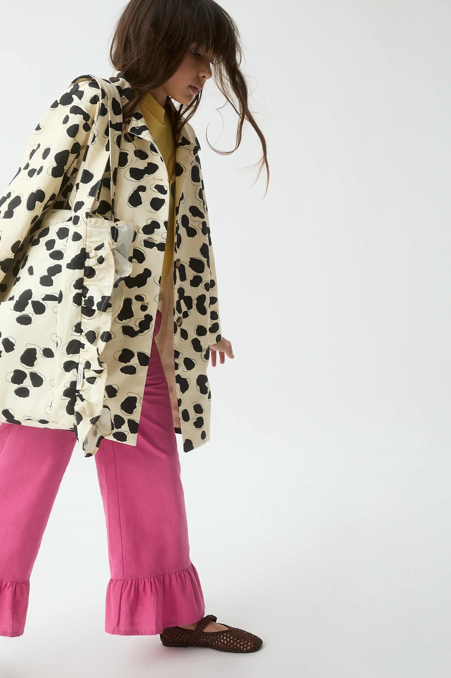 Gabardina de niña con estampado Dalmatian