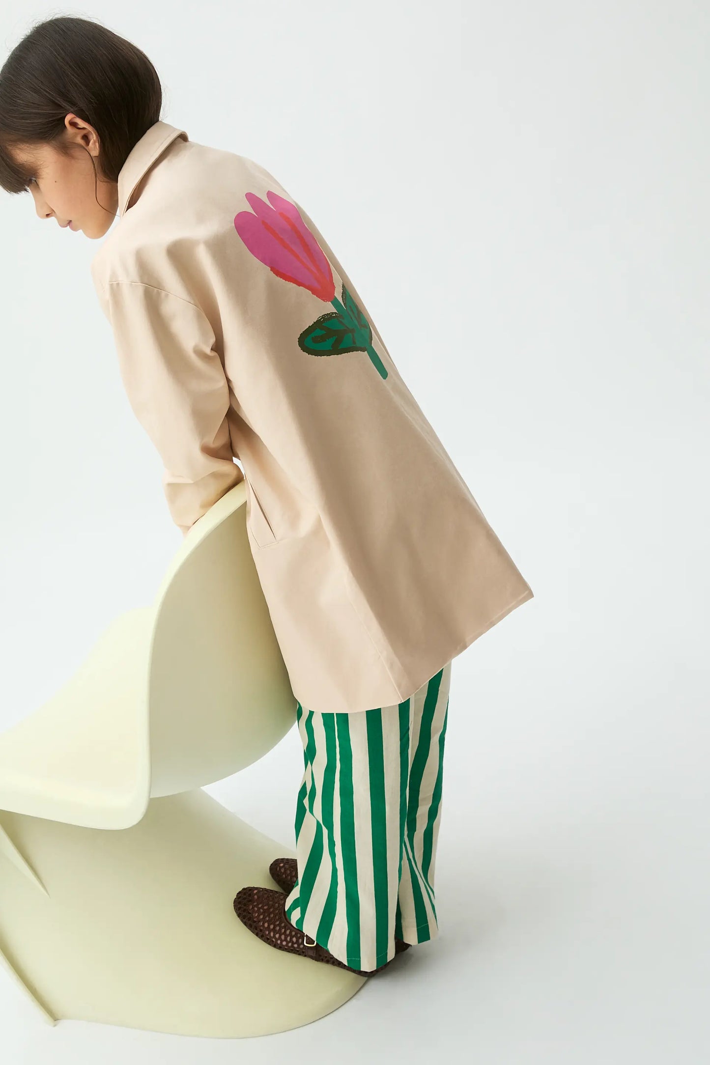 Trench da bambina con stampa a tulipani