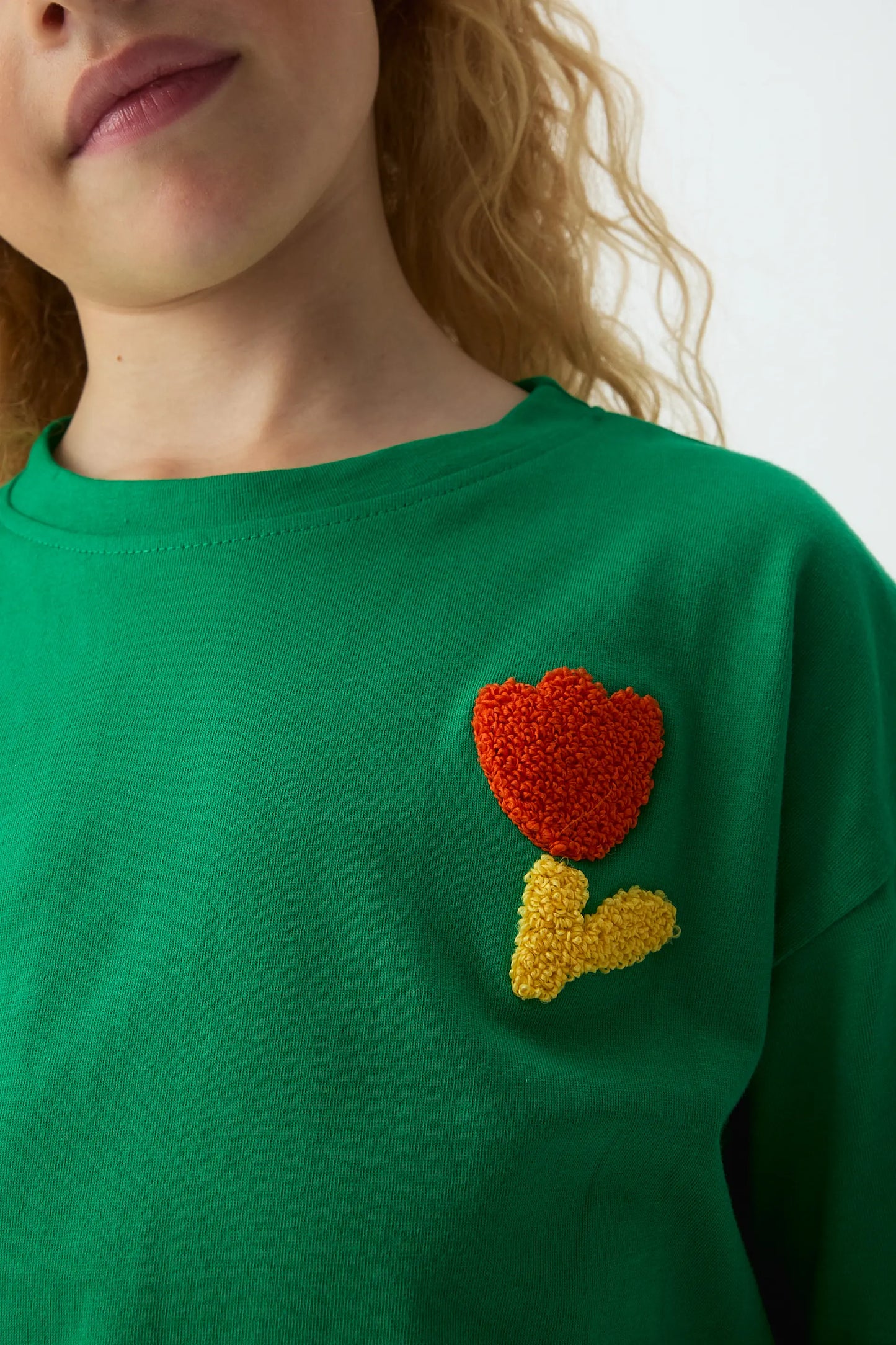 Girl's T-shirt with tulip embroidery