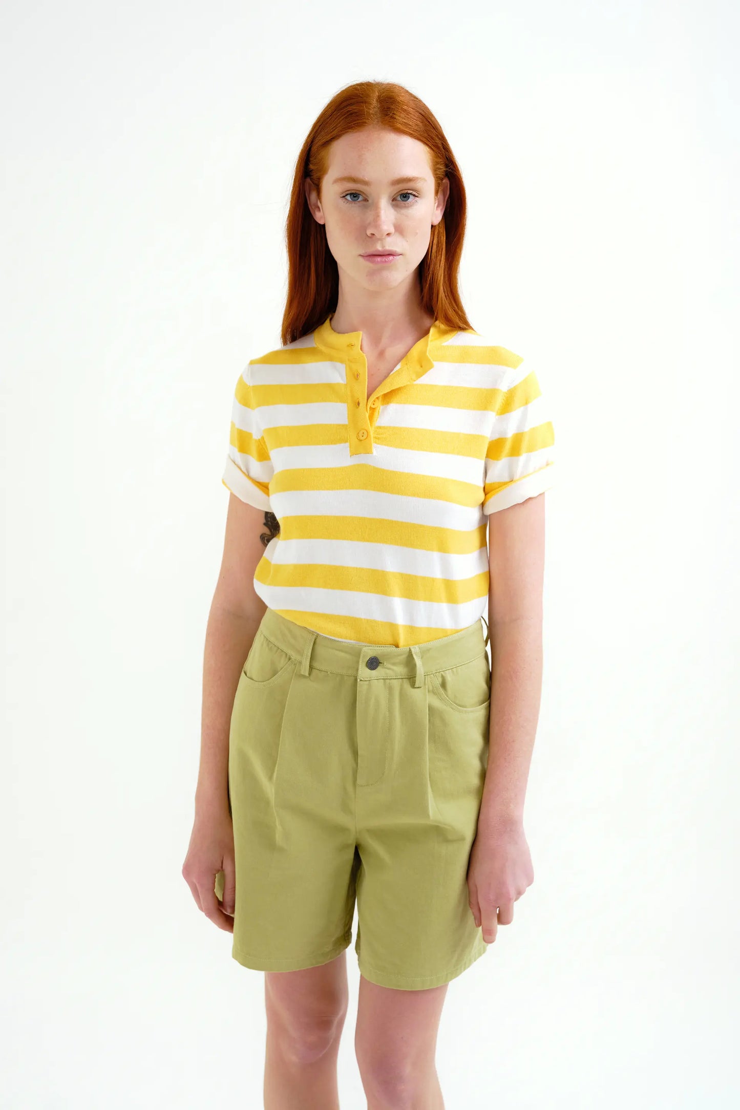 Top con estampado de rayas blanco y amarillo