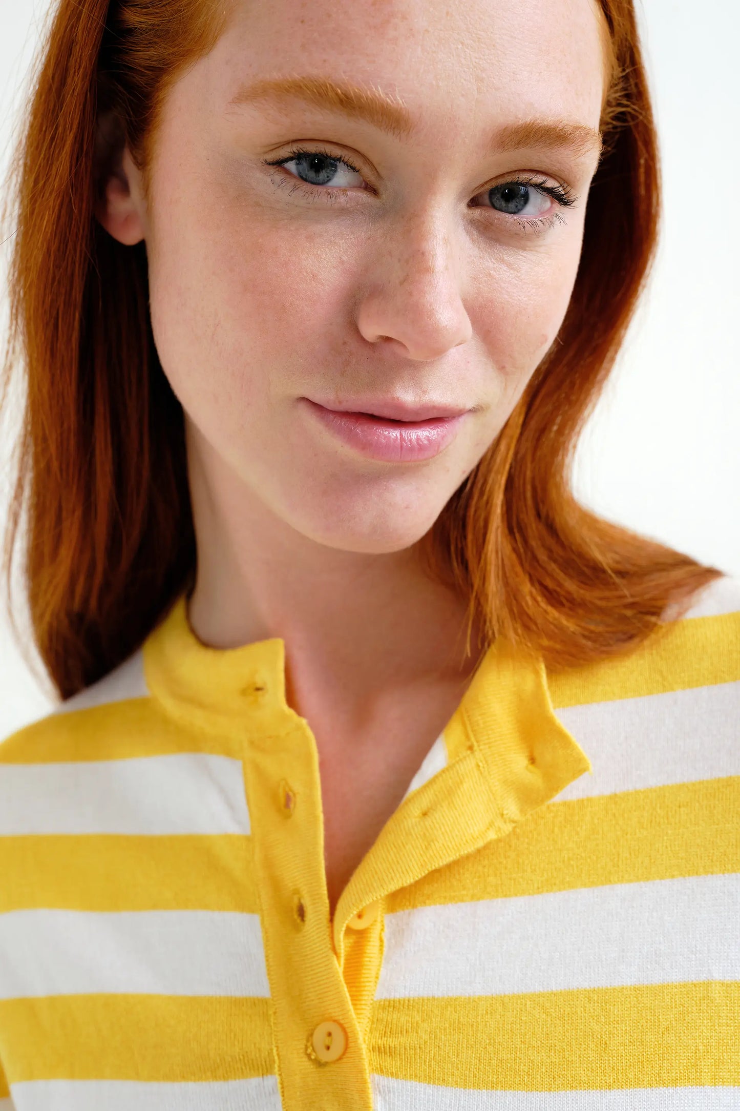 Top con estampado de rayas blanco y amarillo