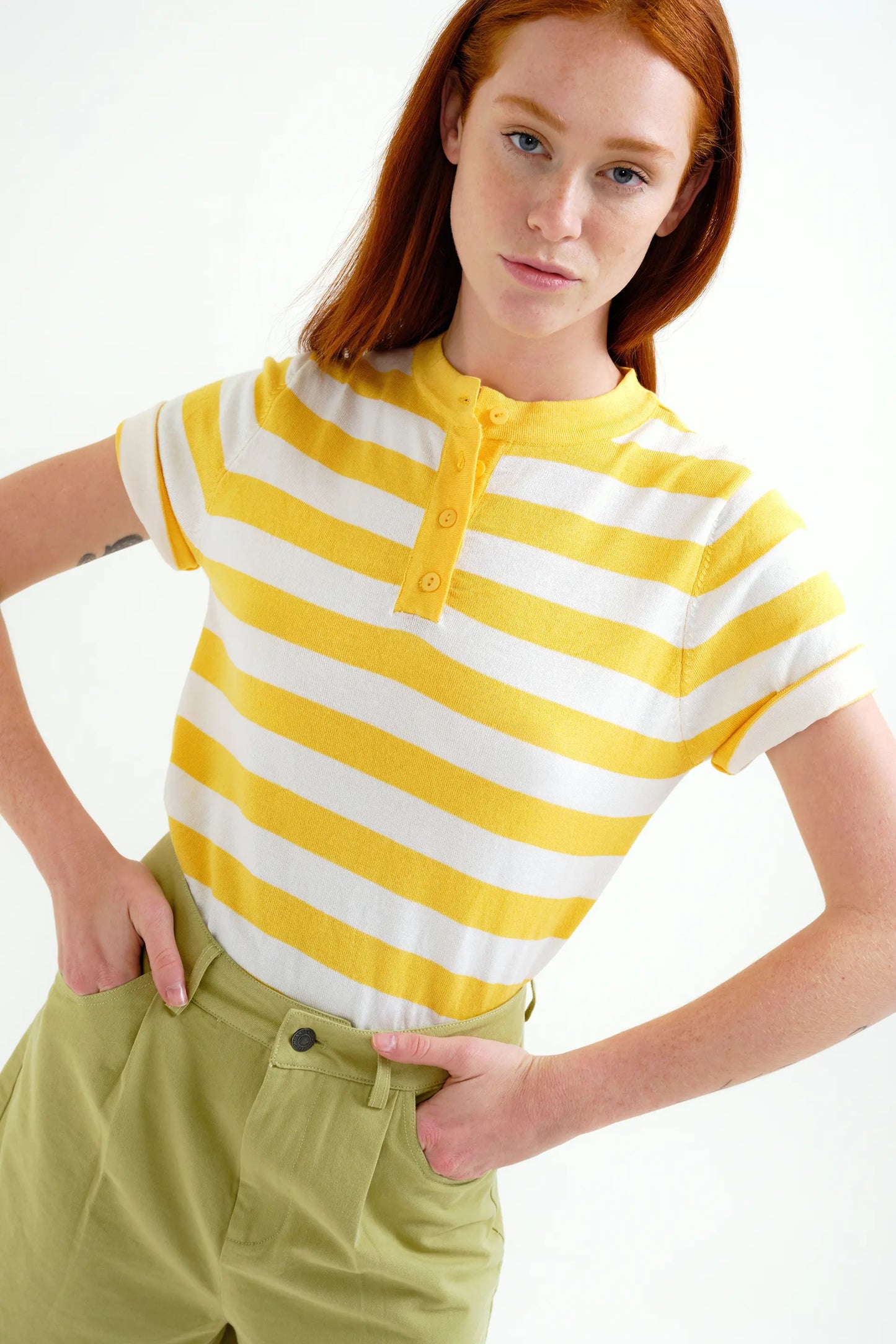 Top con estampado de rayas blanco y amarillo