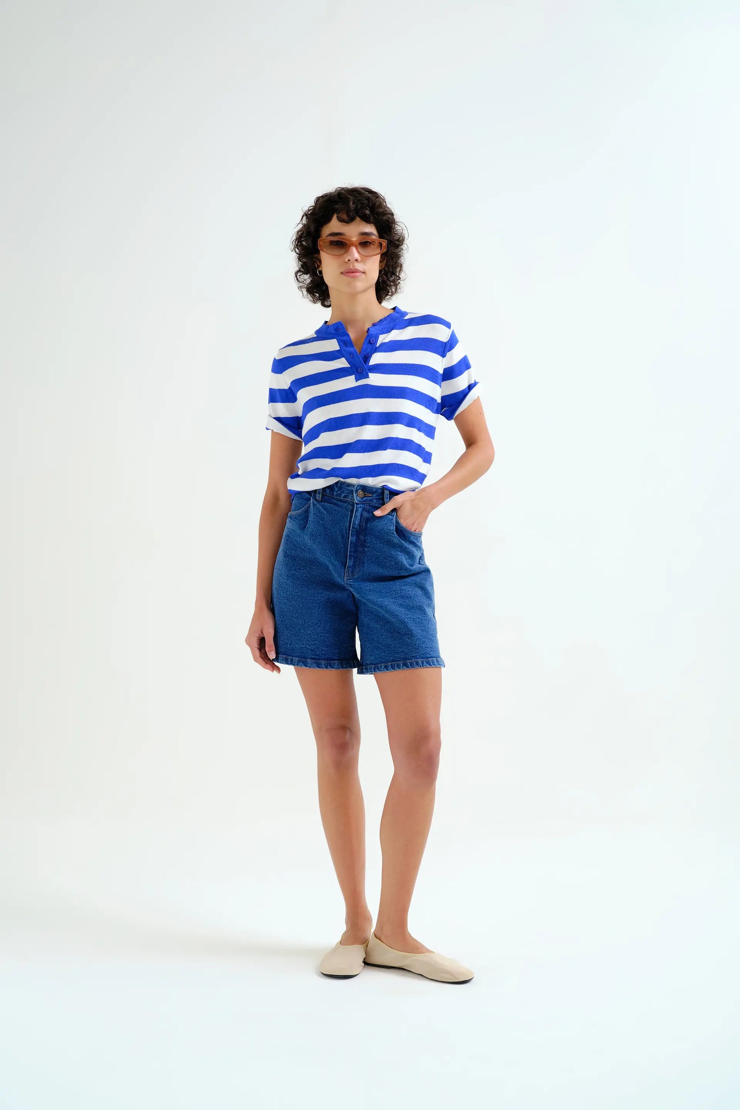 Top con estampado de rayas blanco y azul