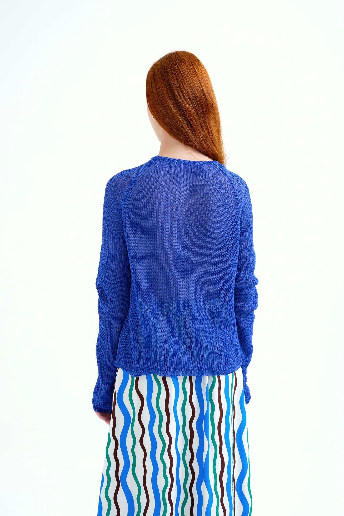 Maglione blu lavorato a maglia traforata