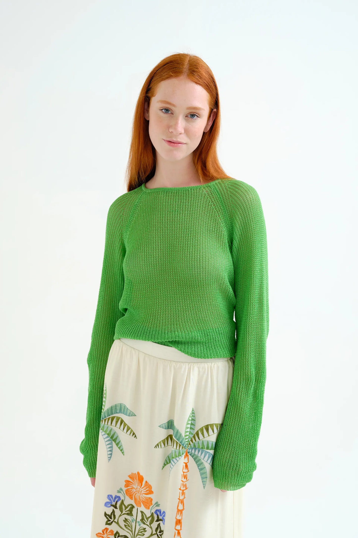Maglione verde lavorato a maglia traforata