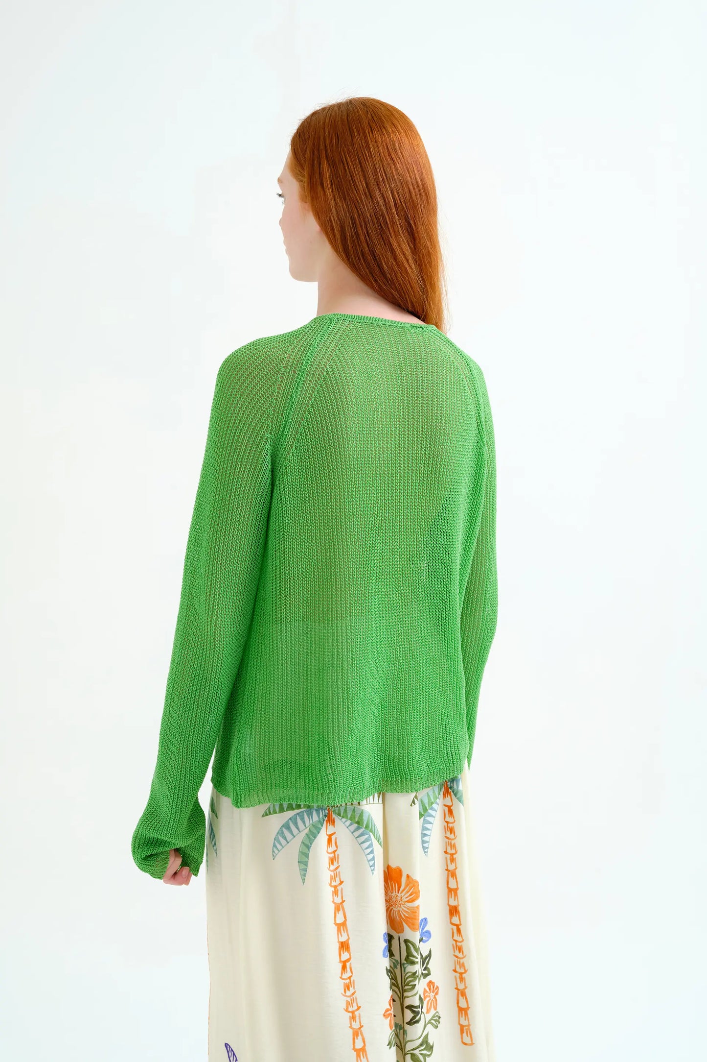 Maglione verde lavorato a maglia traforata