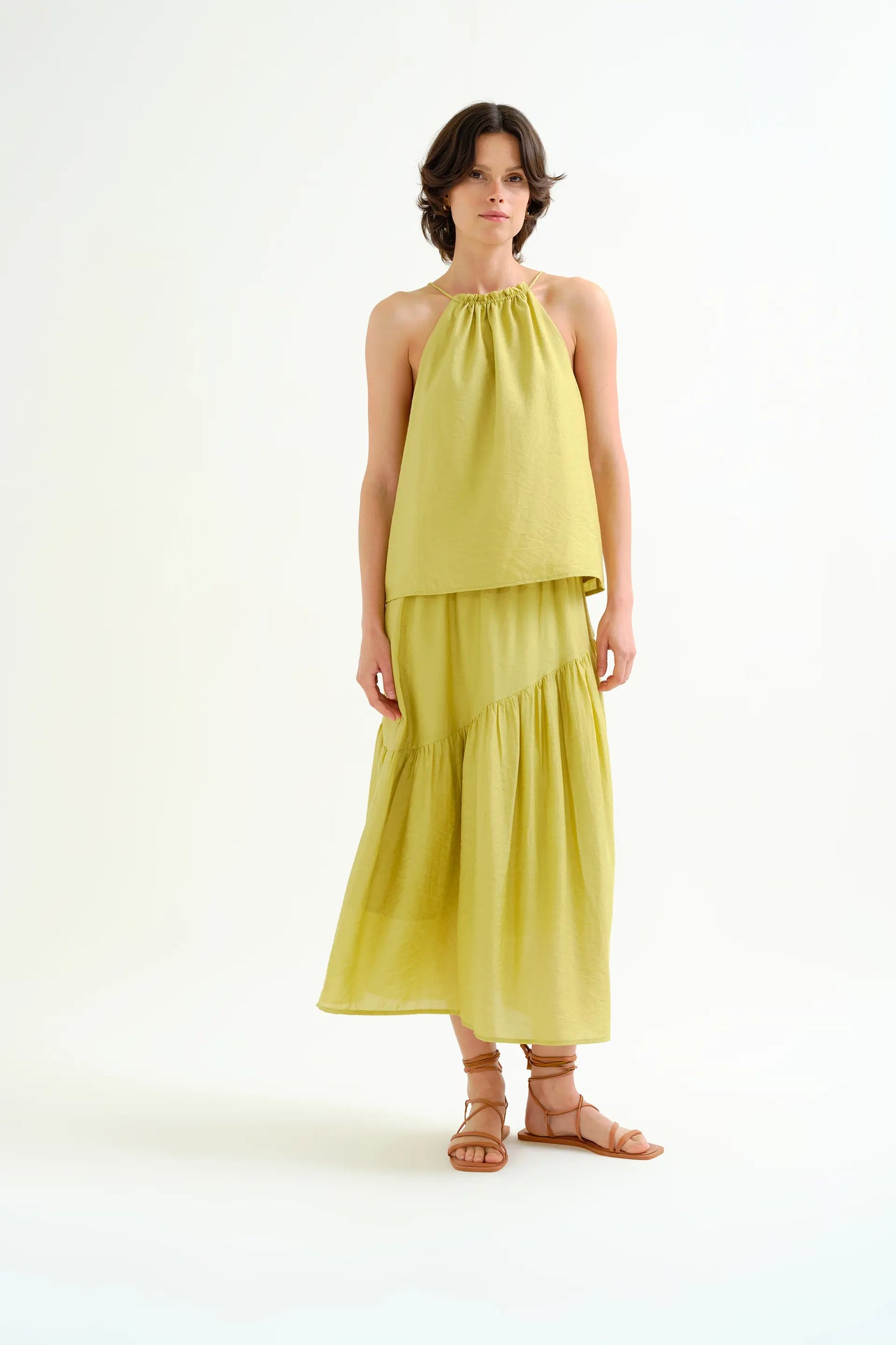 Top verde con scollo all'americana