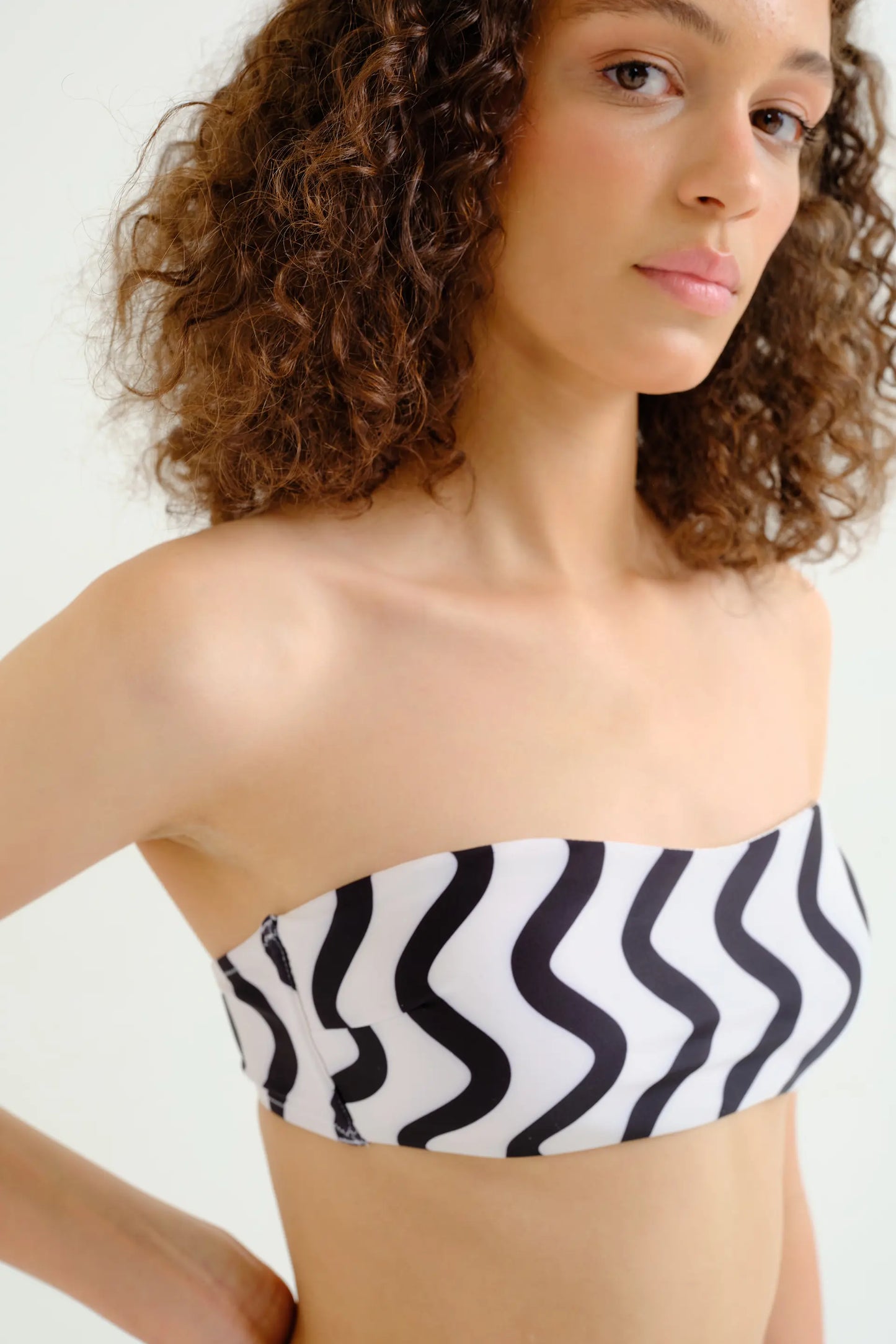 Top bikini recto estampado Wave Black & White