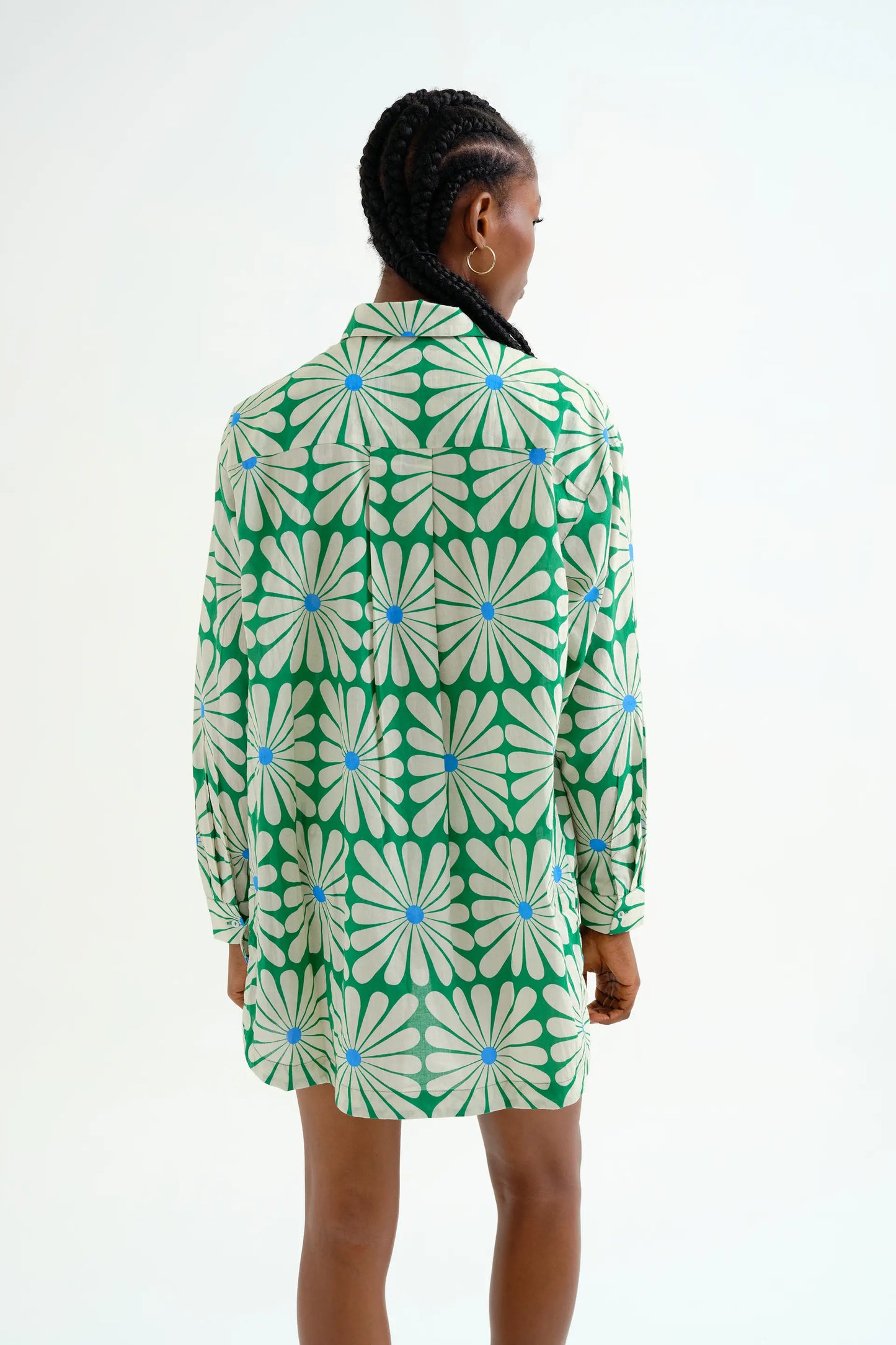 T-shirt con stampa verde oliva e fiori