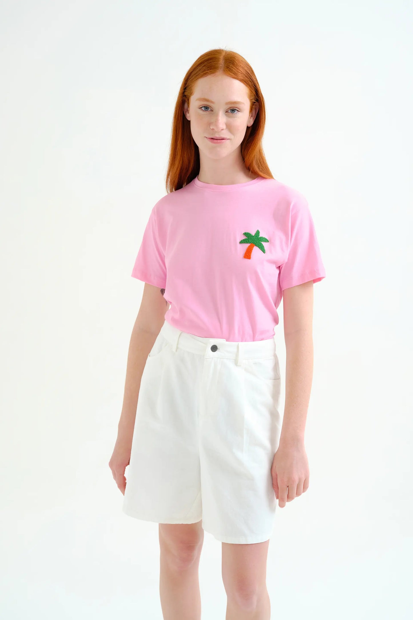 Camiseta con bordado de palmera