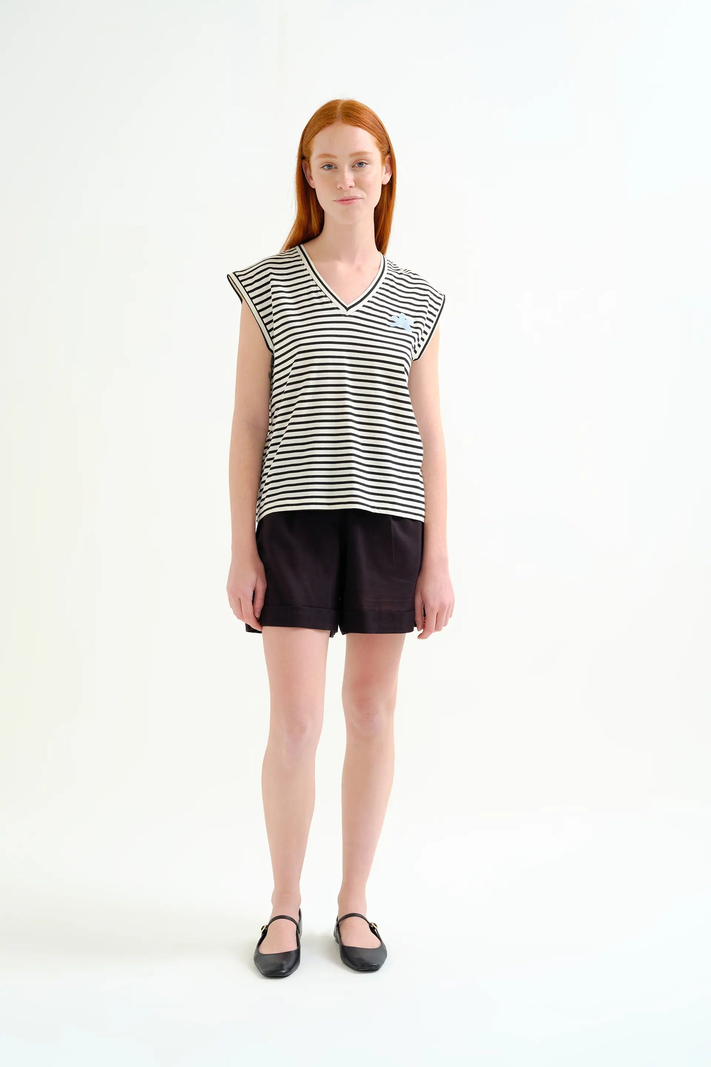 Camiseta sin mangas con estampado de rayas blanco y negro