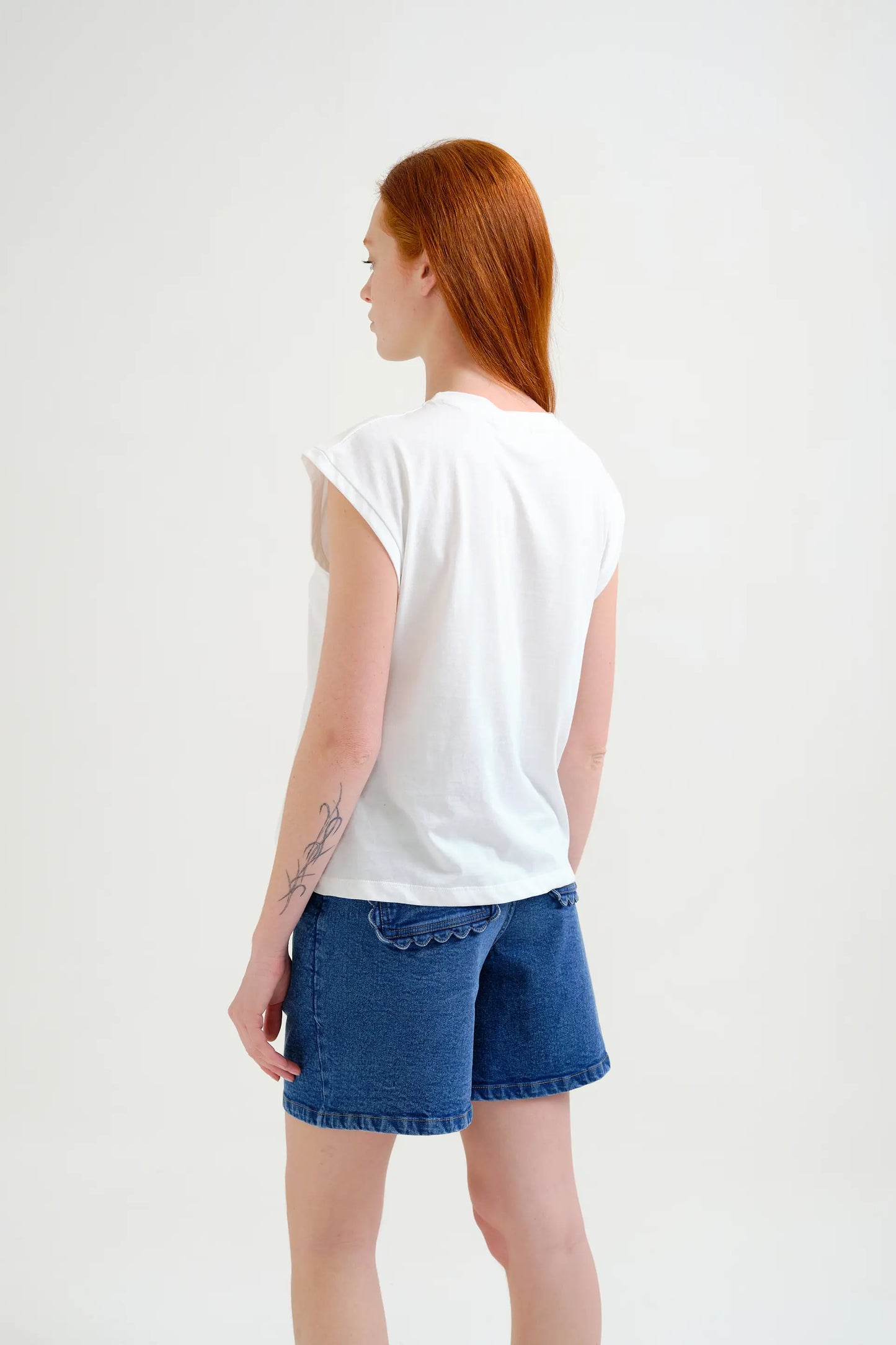T-shirt with macaw print "Fantastic Company"