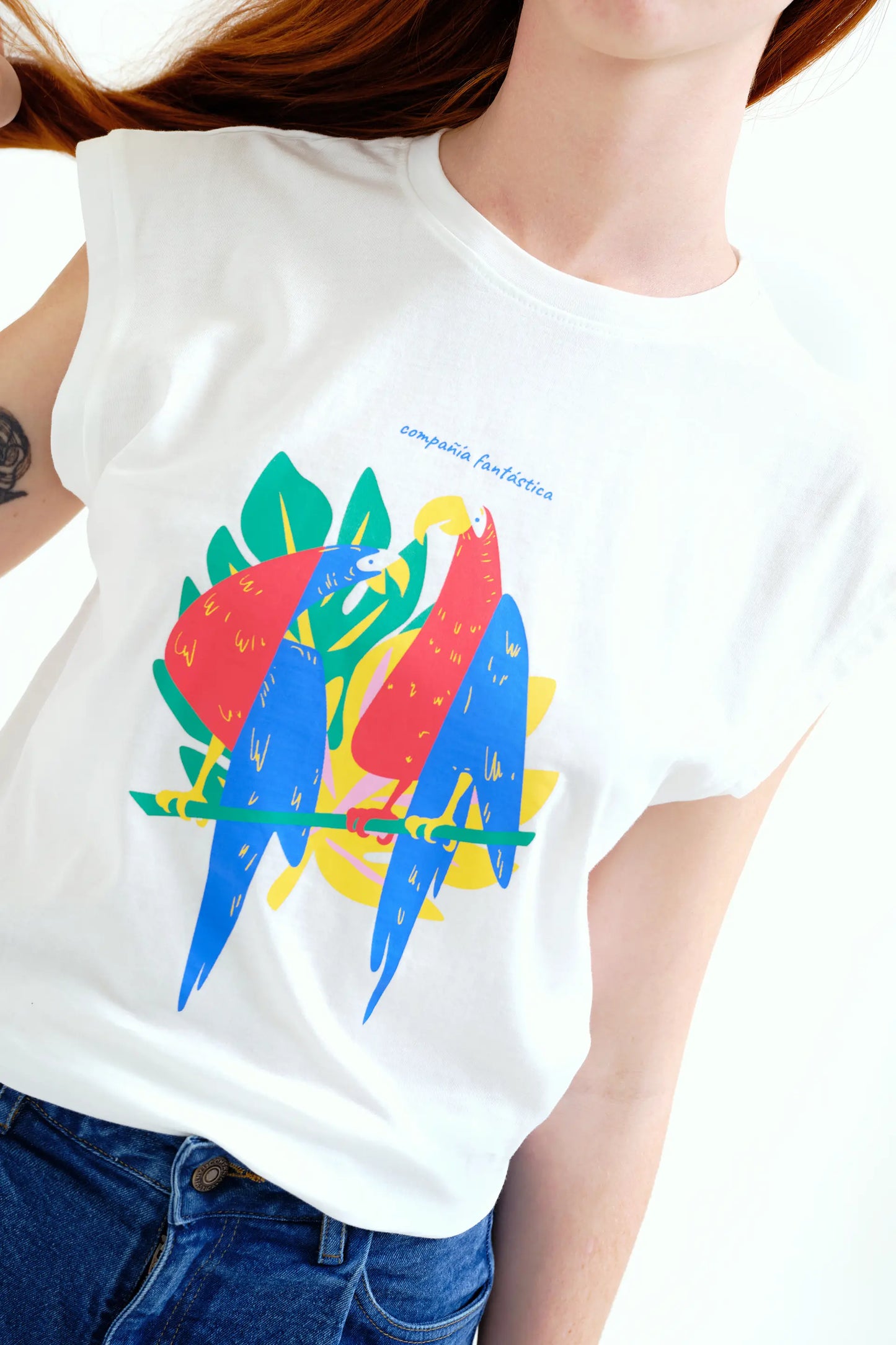 T-shirt with macaw print "Fantastic Company"