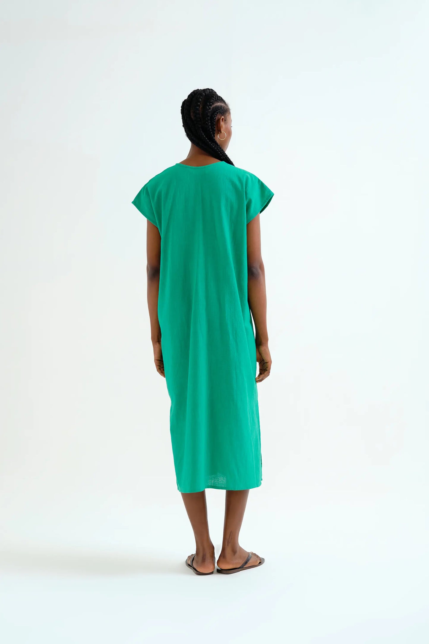 Kaftan largo verde con escote azul