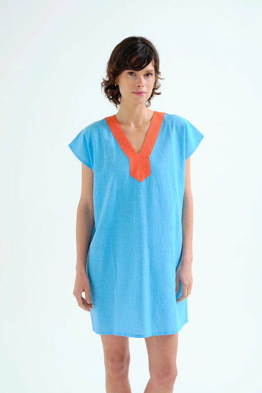 Kaftan corto azul con escote naranja