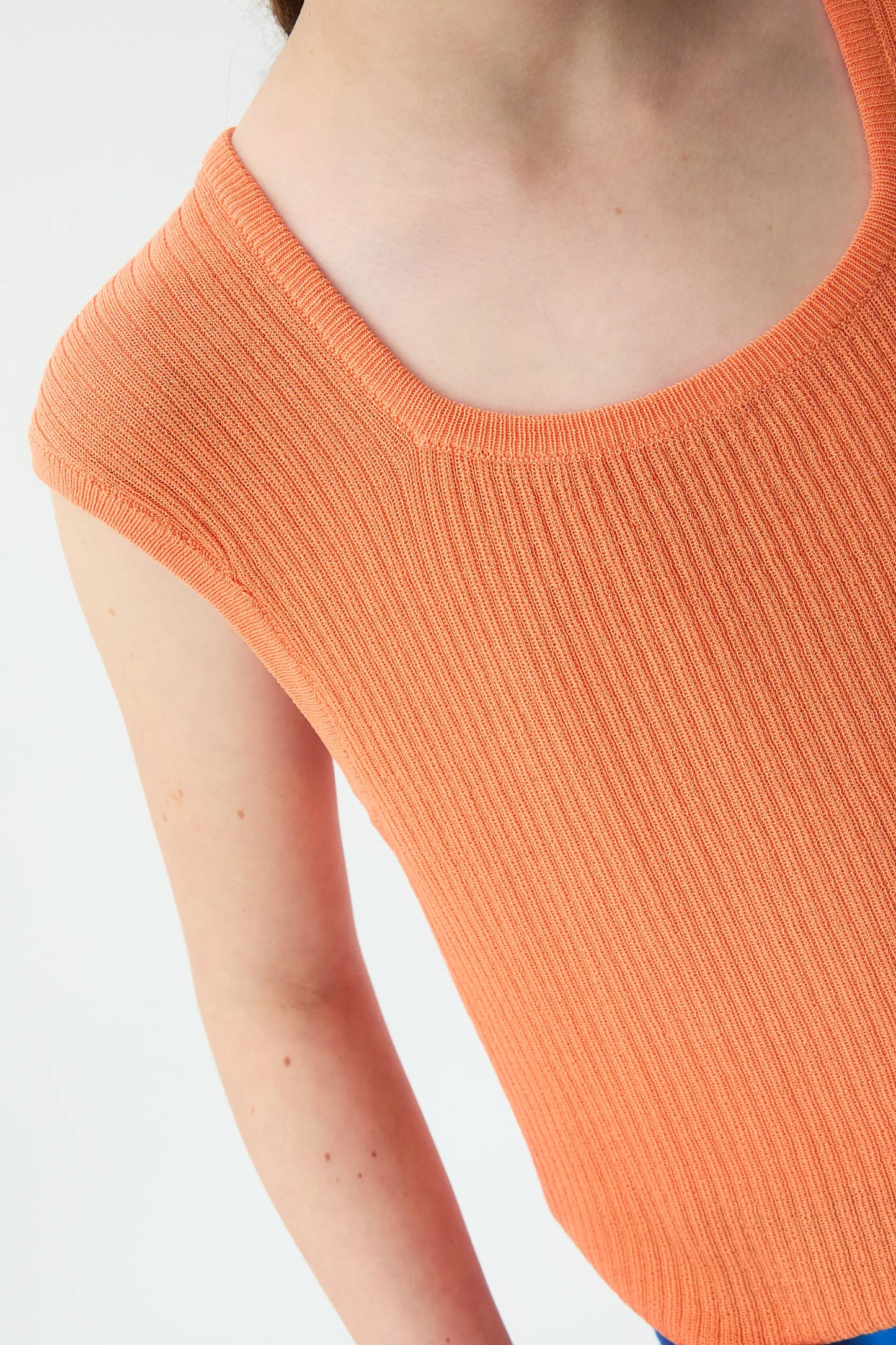 Top arancione in maglia con maniche corte per bambine