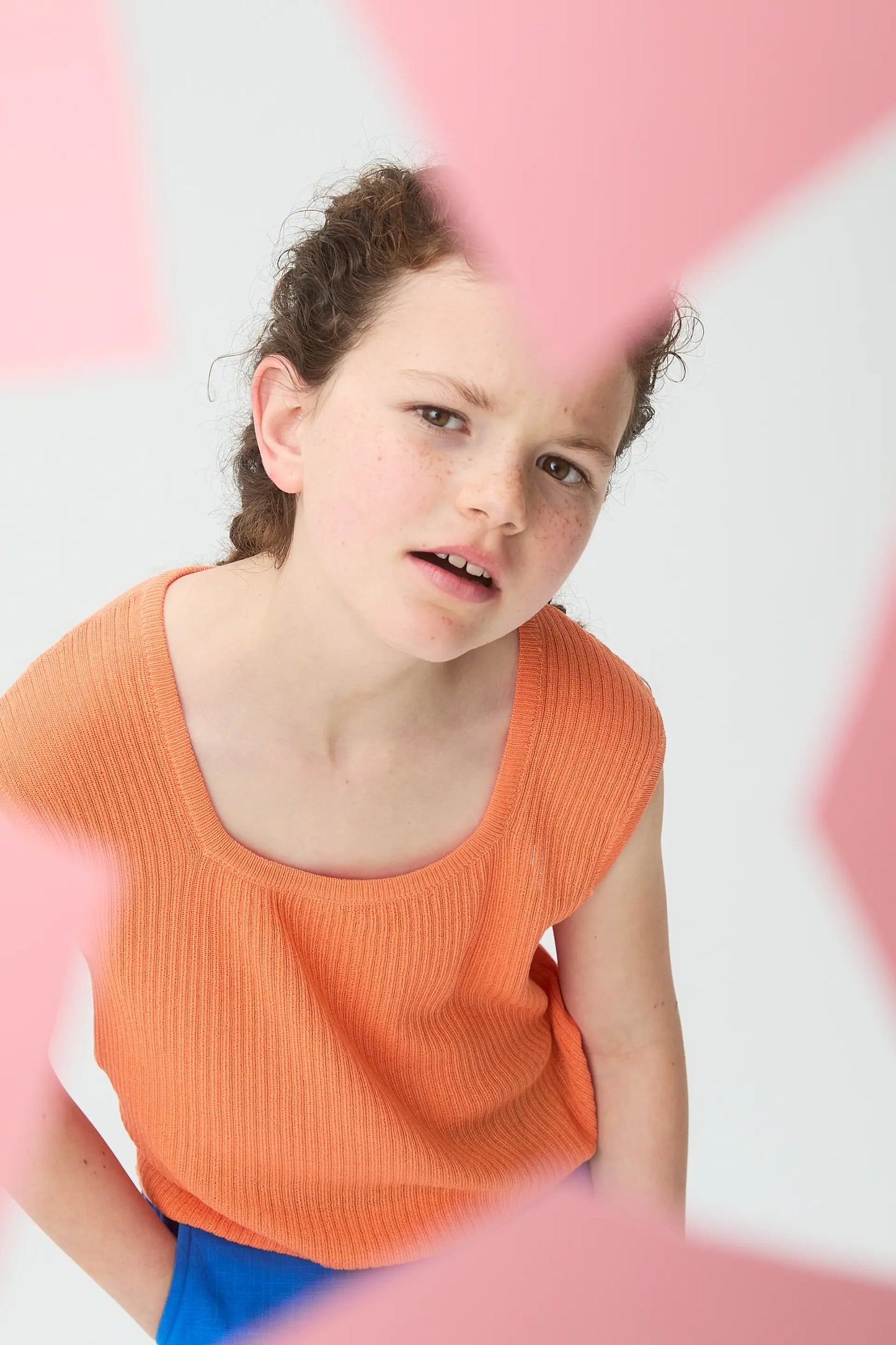Top arancione in maglia con maniche corte per bambine