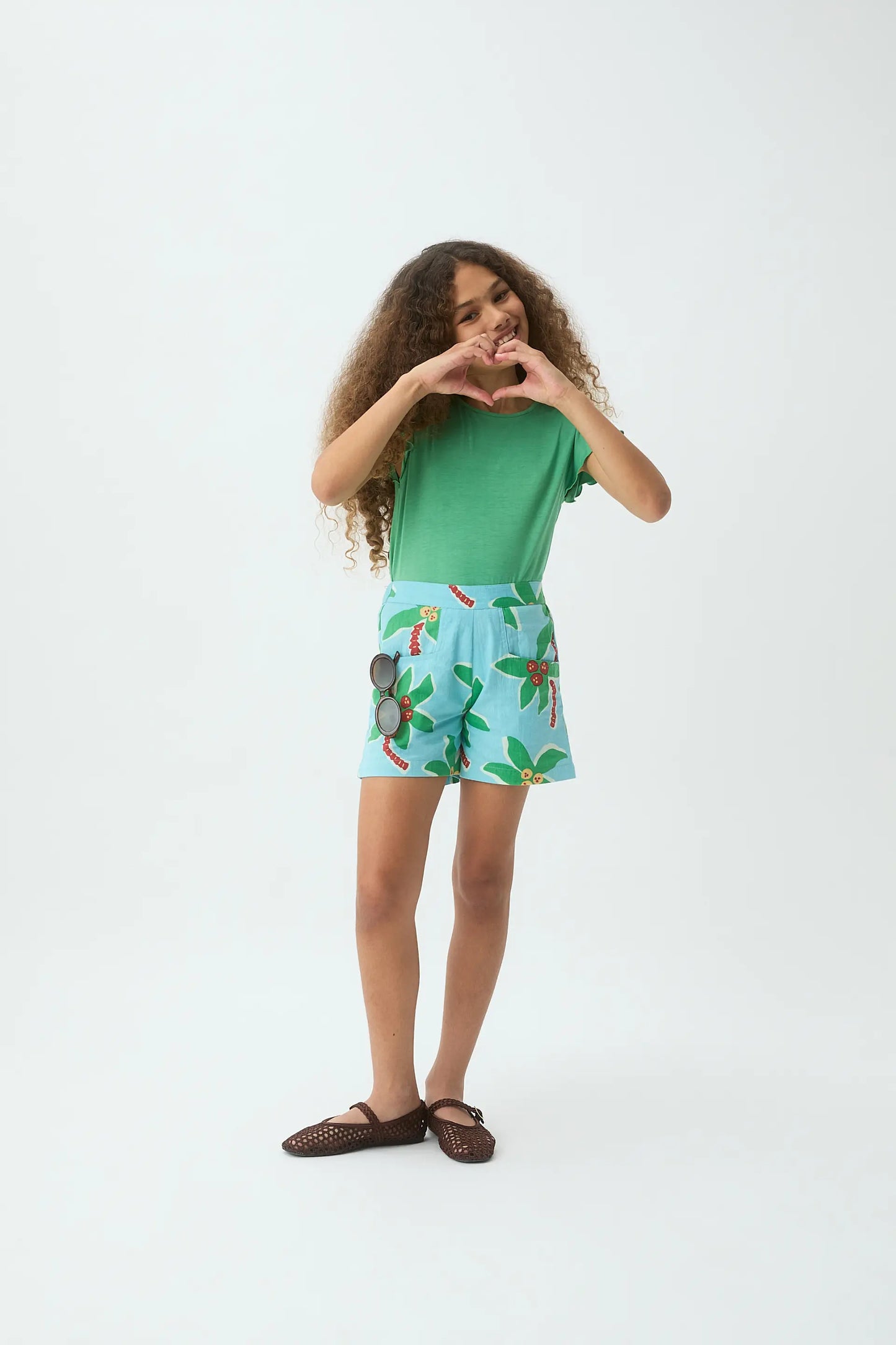 Green short-sleeved t-shirt for girls