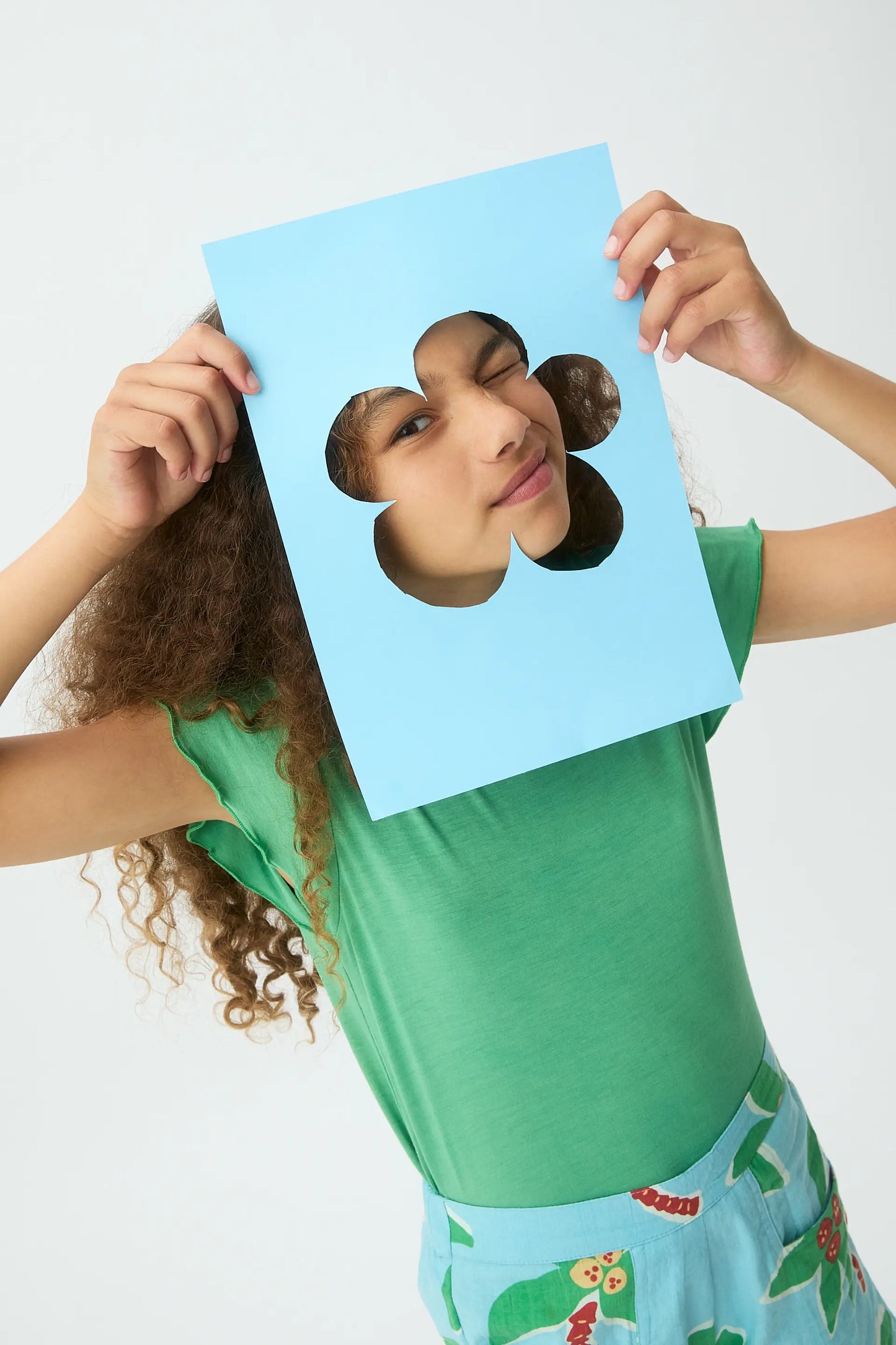 Green short-sleeved t-shirt for girls