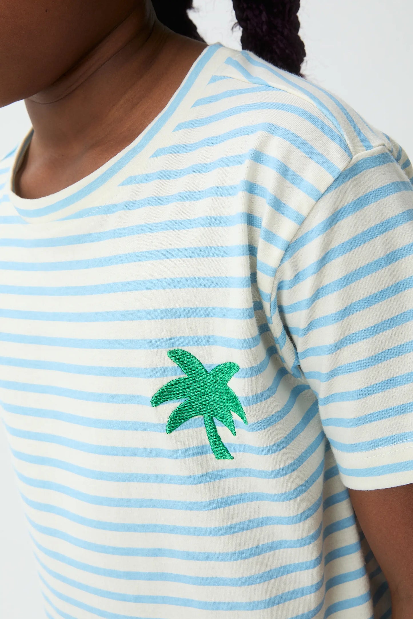 Girls' 100% cotton t-shirt with white and blue striped print