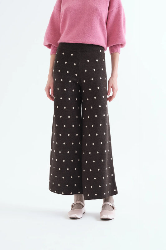 Pantalón verde con estampado de puntos blancos pequeños