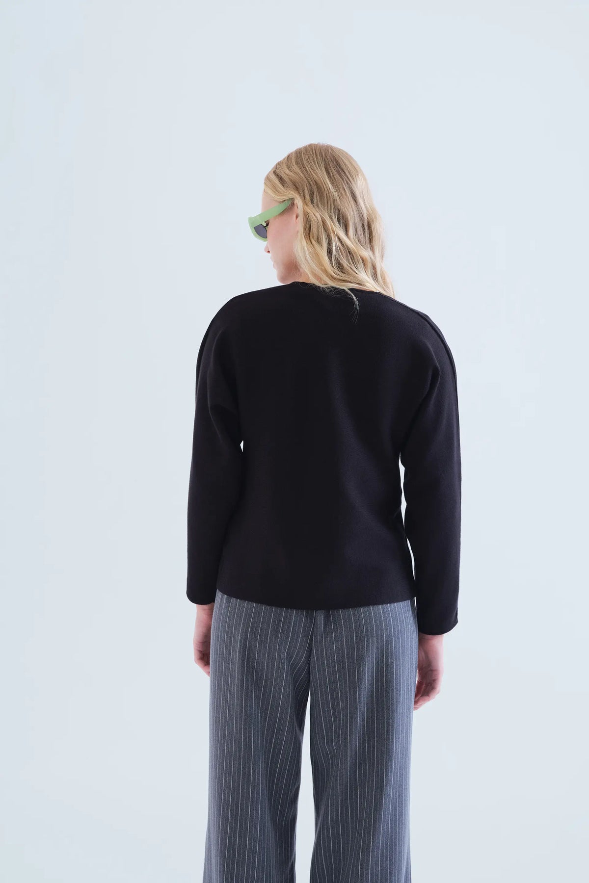 Cardigan nero con bottoni grandi