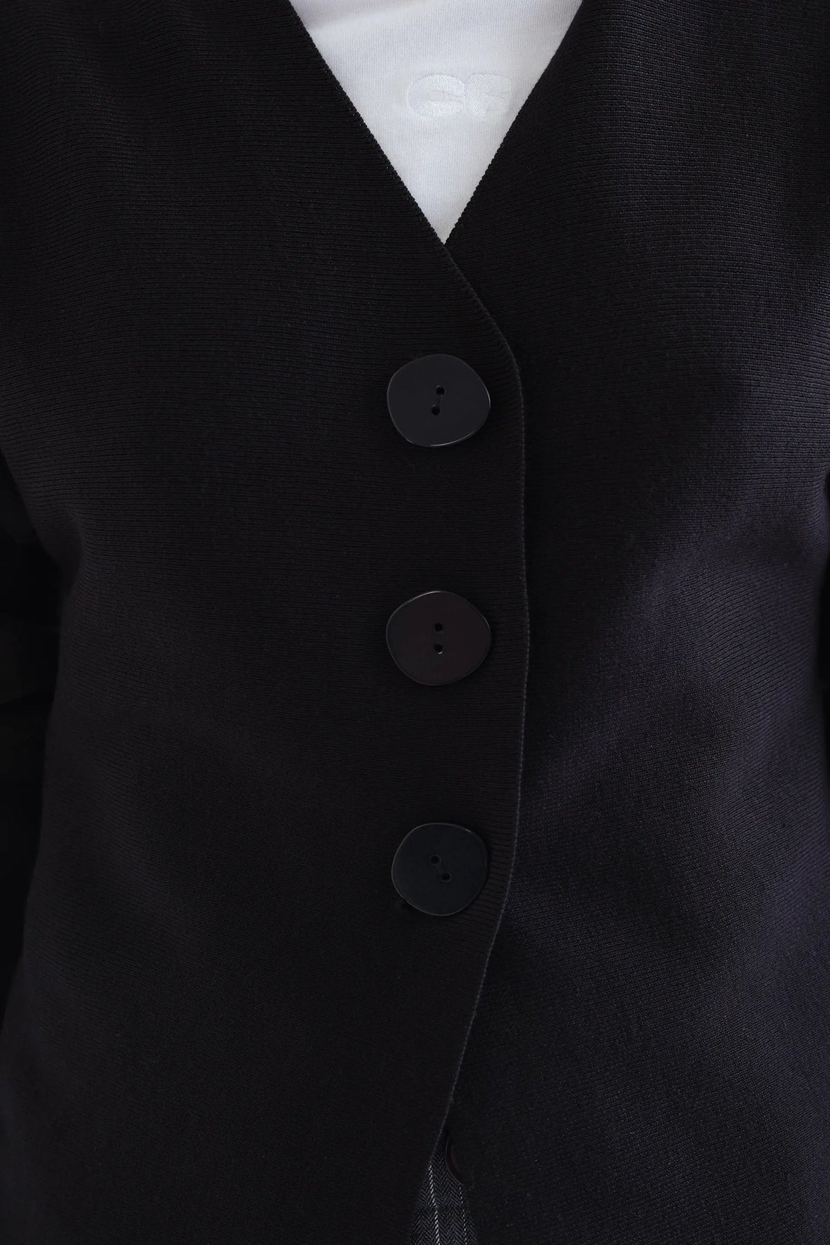 Cardigan nero con bottoni grandi