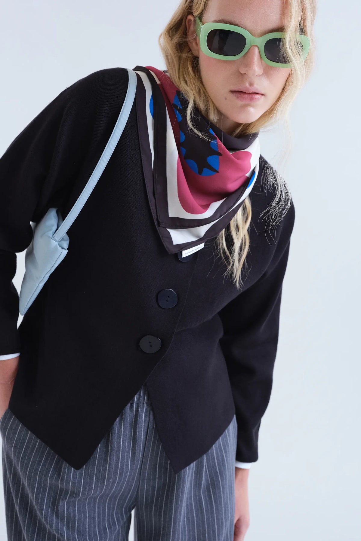 Cardigan nero con bottoni grandi