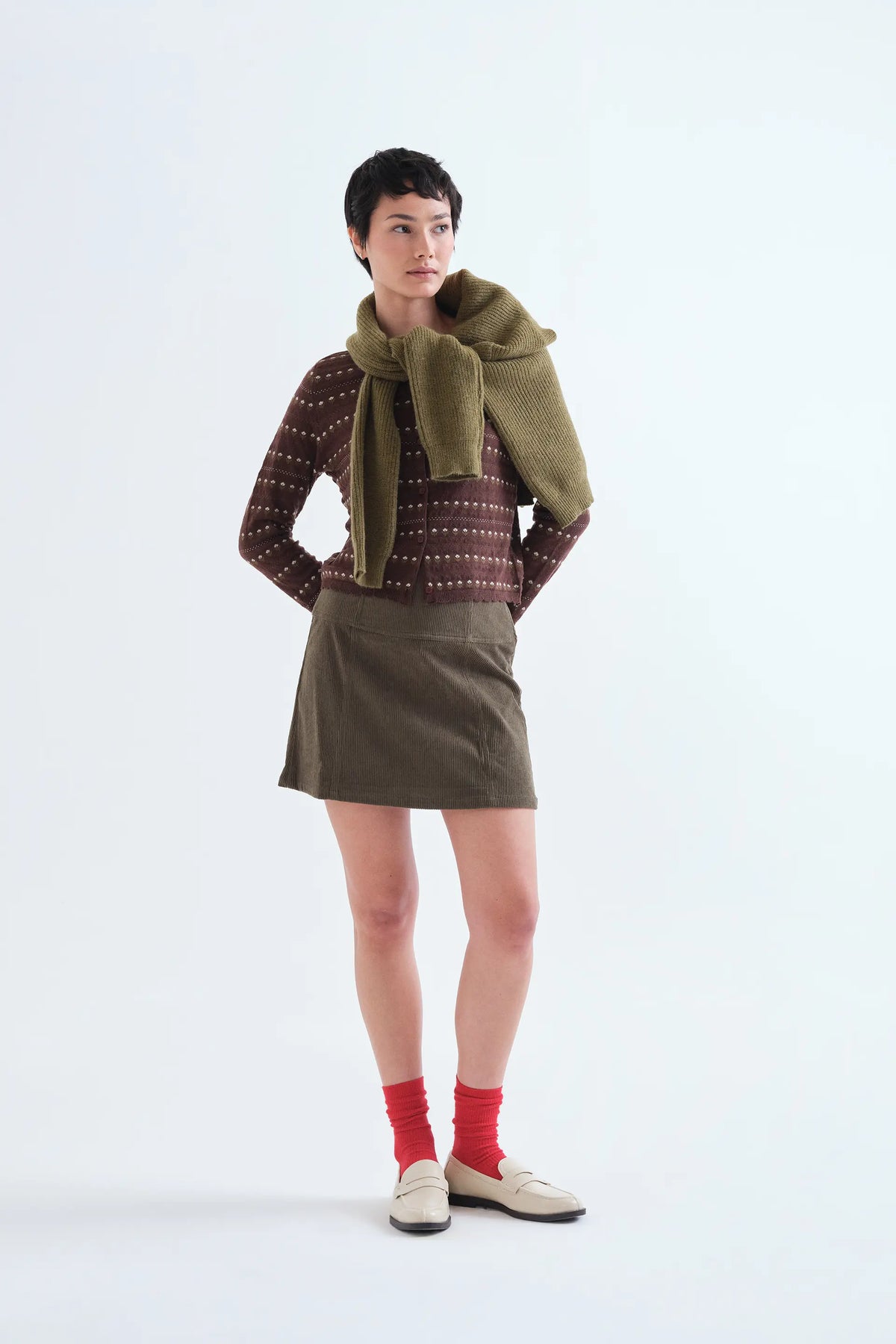 Cardigan marrone con fiori ricamati