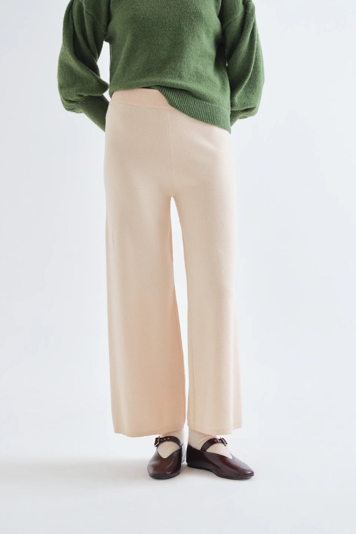 Pantalón básico de punto blanco crudo