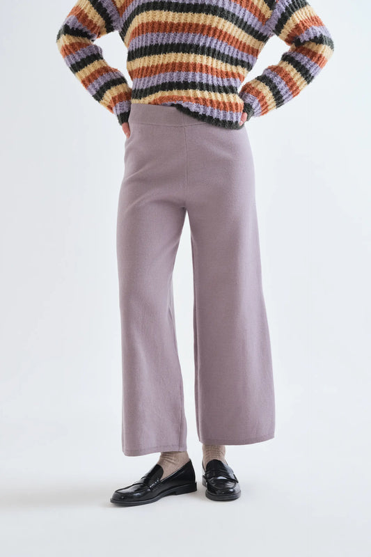 Pantalón básico de punto gris