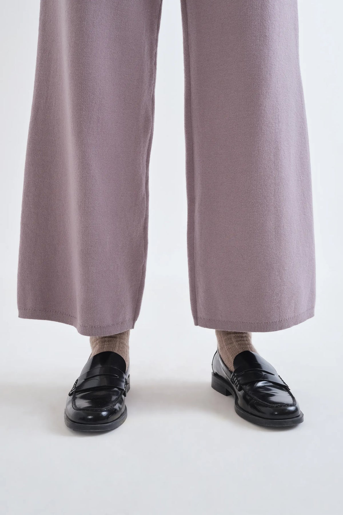 Pantalón básico de punto gris