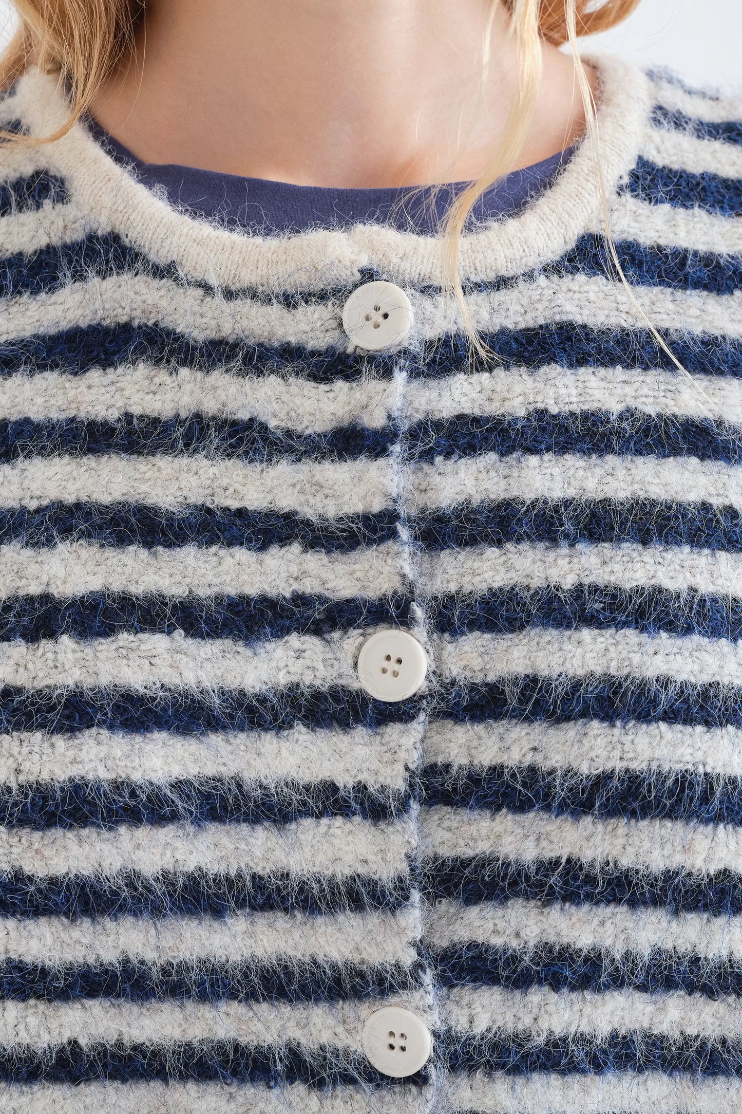 Cardigan a righe bianco e blu
