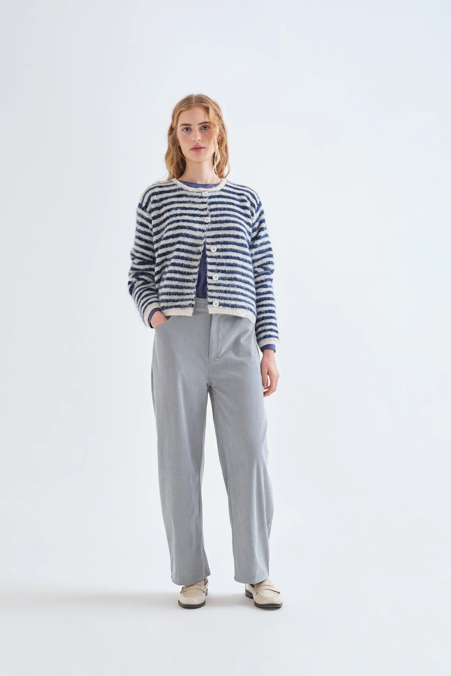 Cardigan a righe bianco e blu