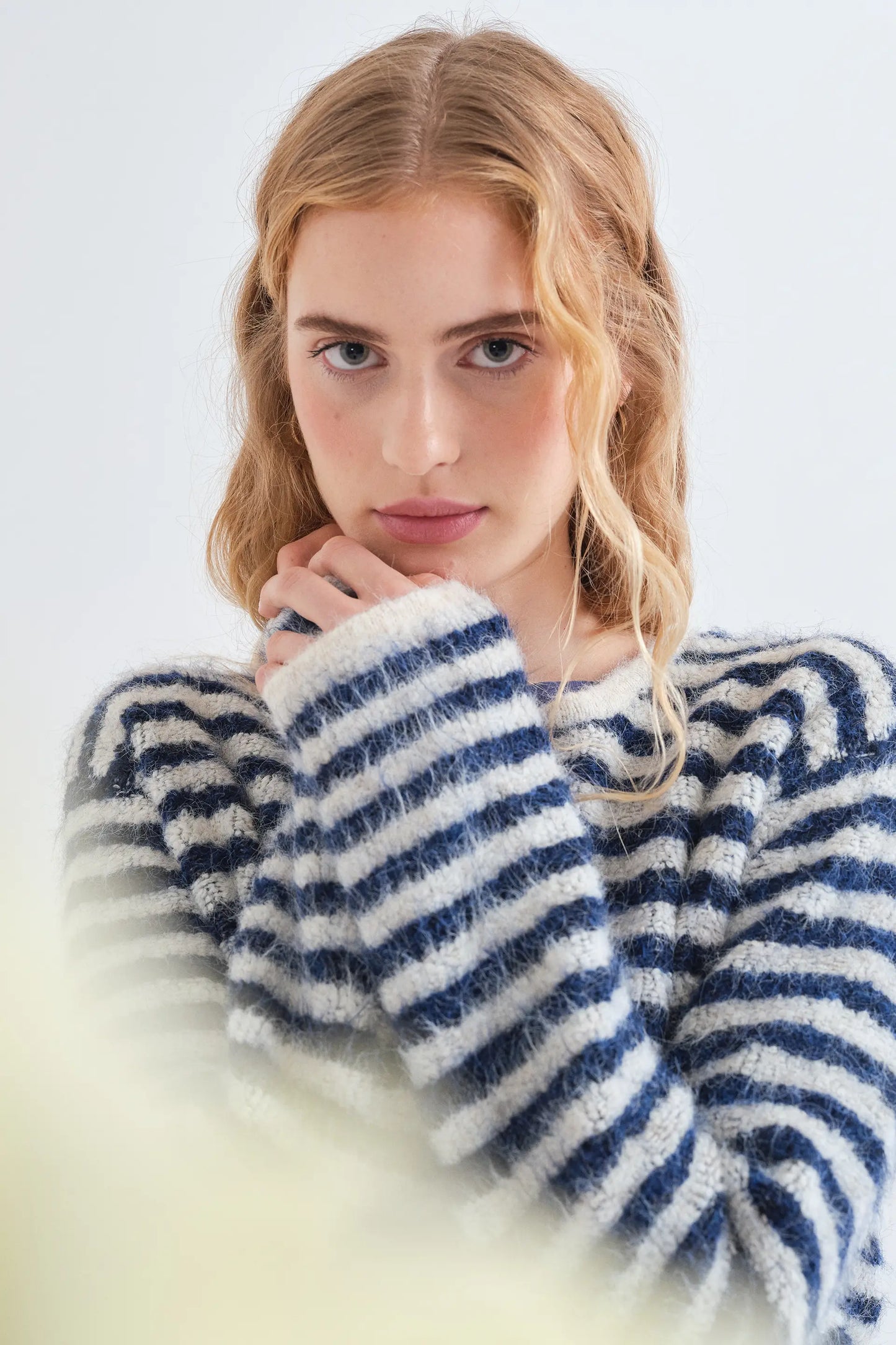 Cardigan a righe bianco e blu