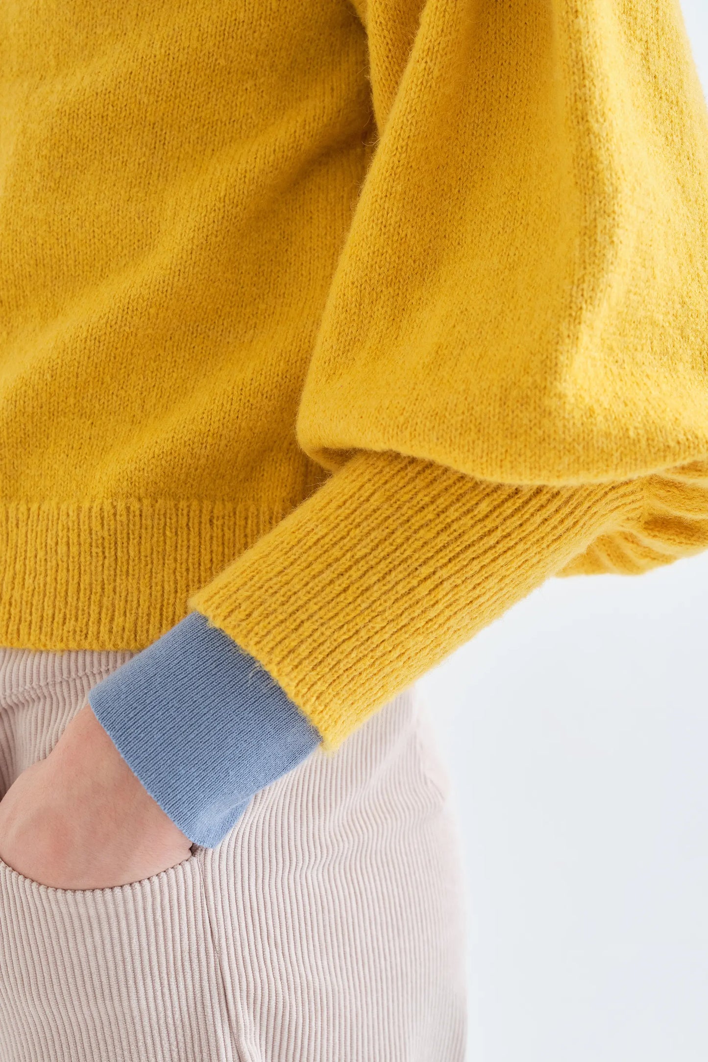 Jersey básico de punto amarillo