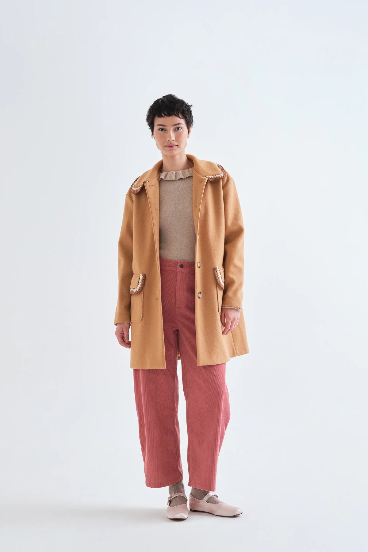 Top con volant in maglia beige