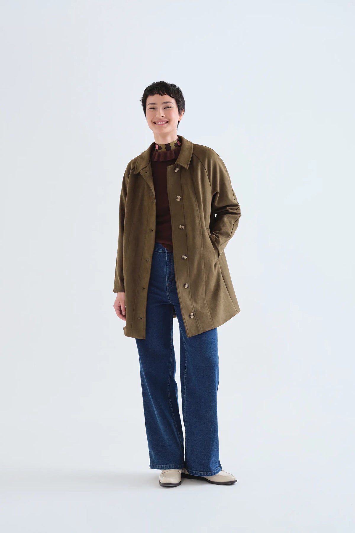 Top con volant in maglia marrone