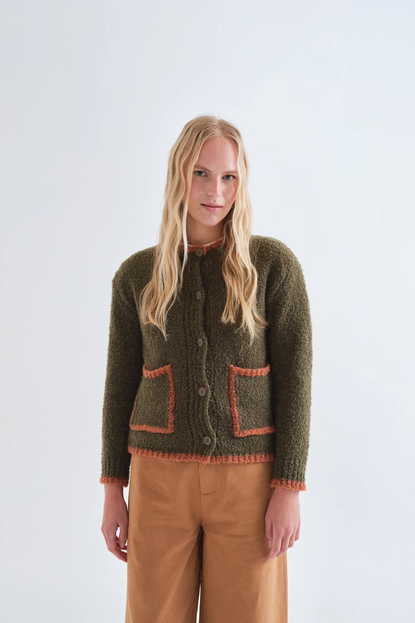 Cardigan bicolore verde scuro e arancione