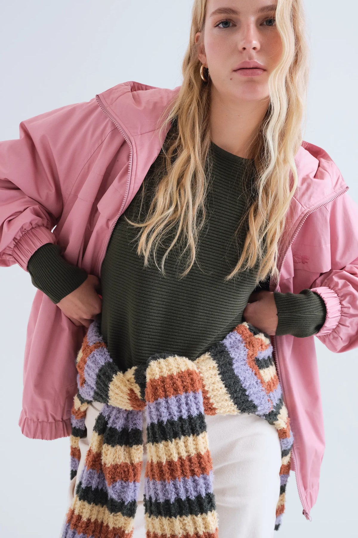 Maglione in maglia a righe verde oliva
