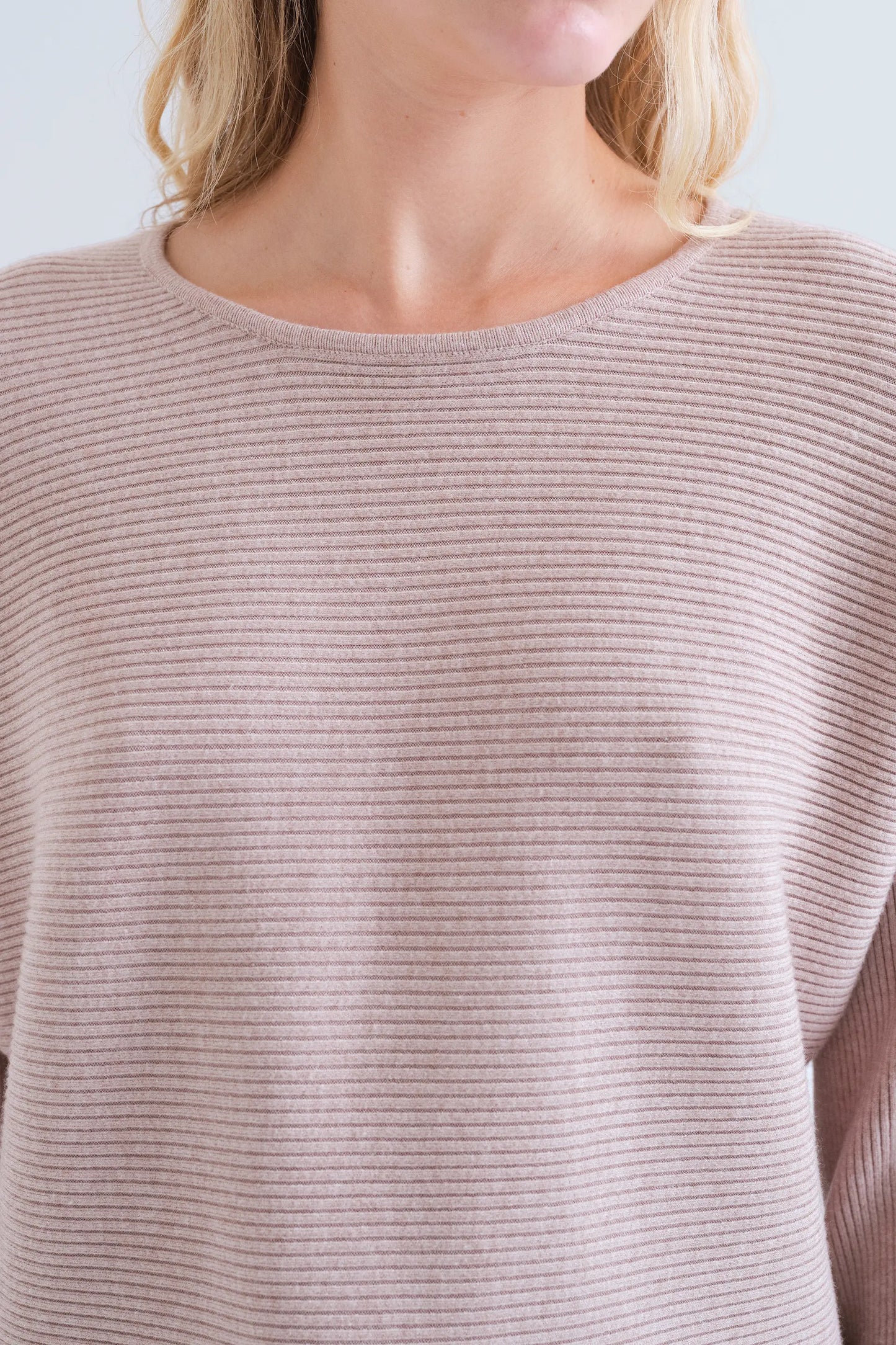 Maglione a righe beige