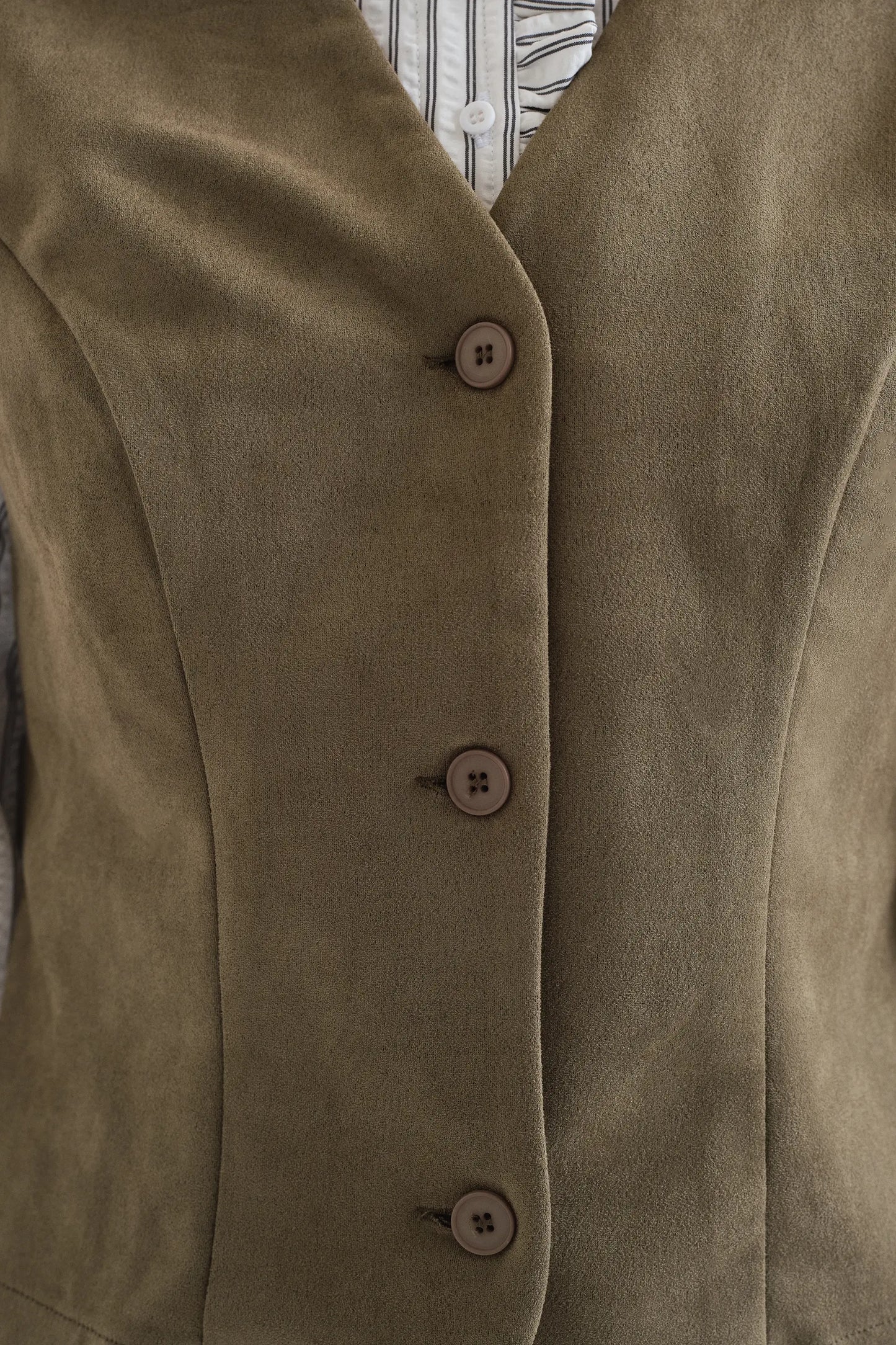 Gilet in pelle scamosciata verde oliva
