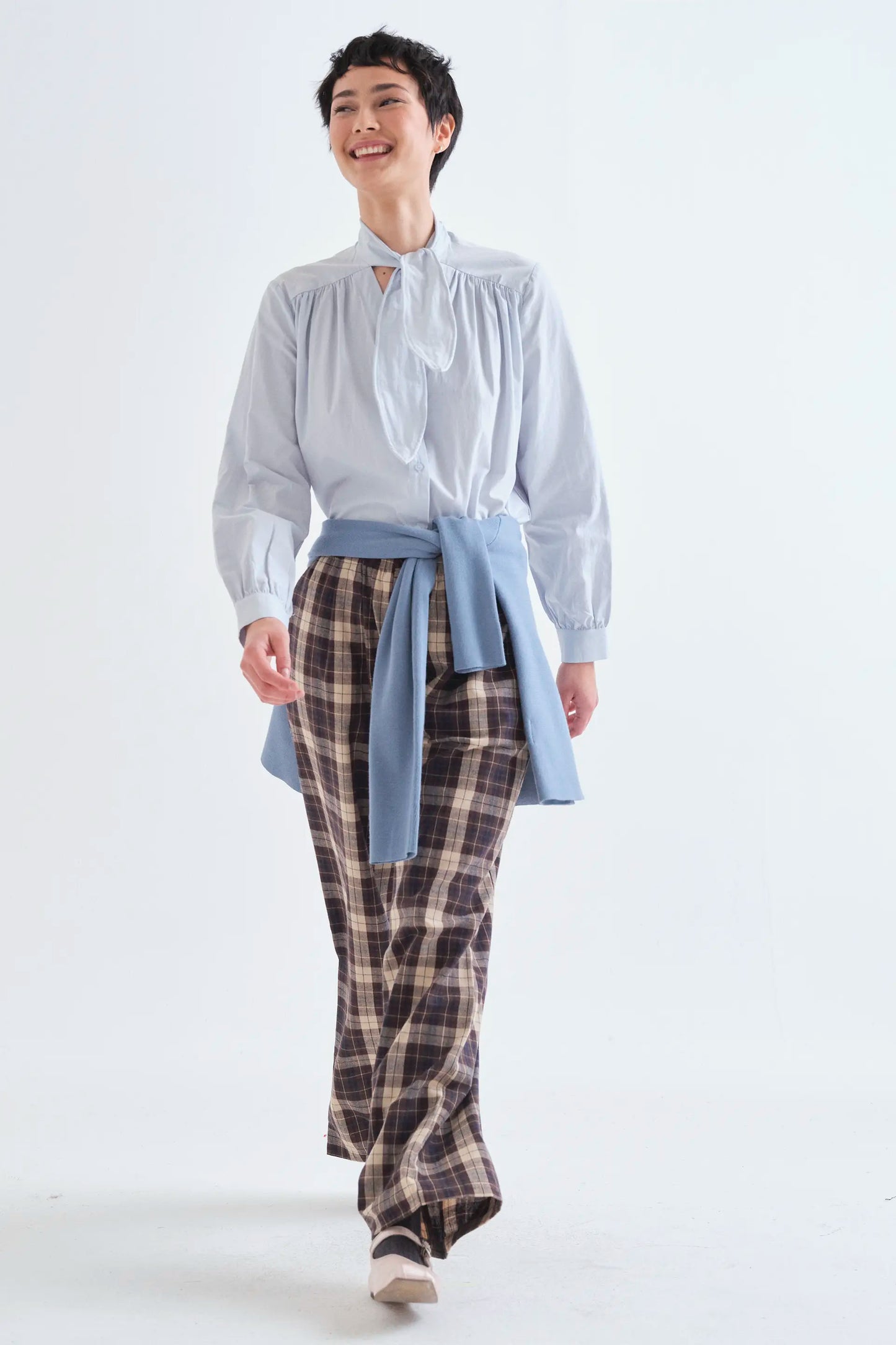Pantaloni 100% cotone con stampa a quadri marrone