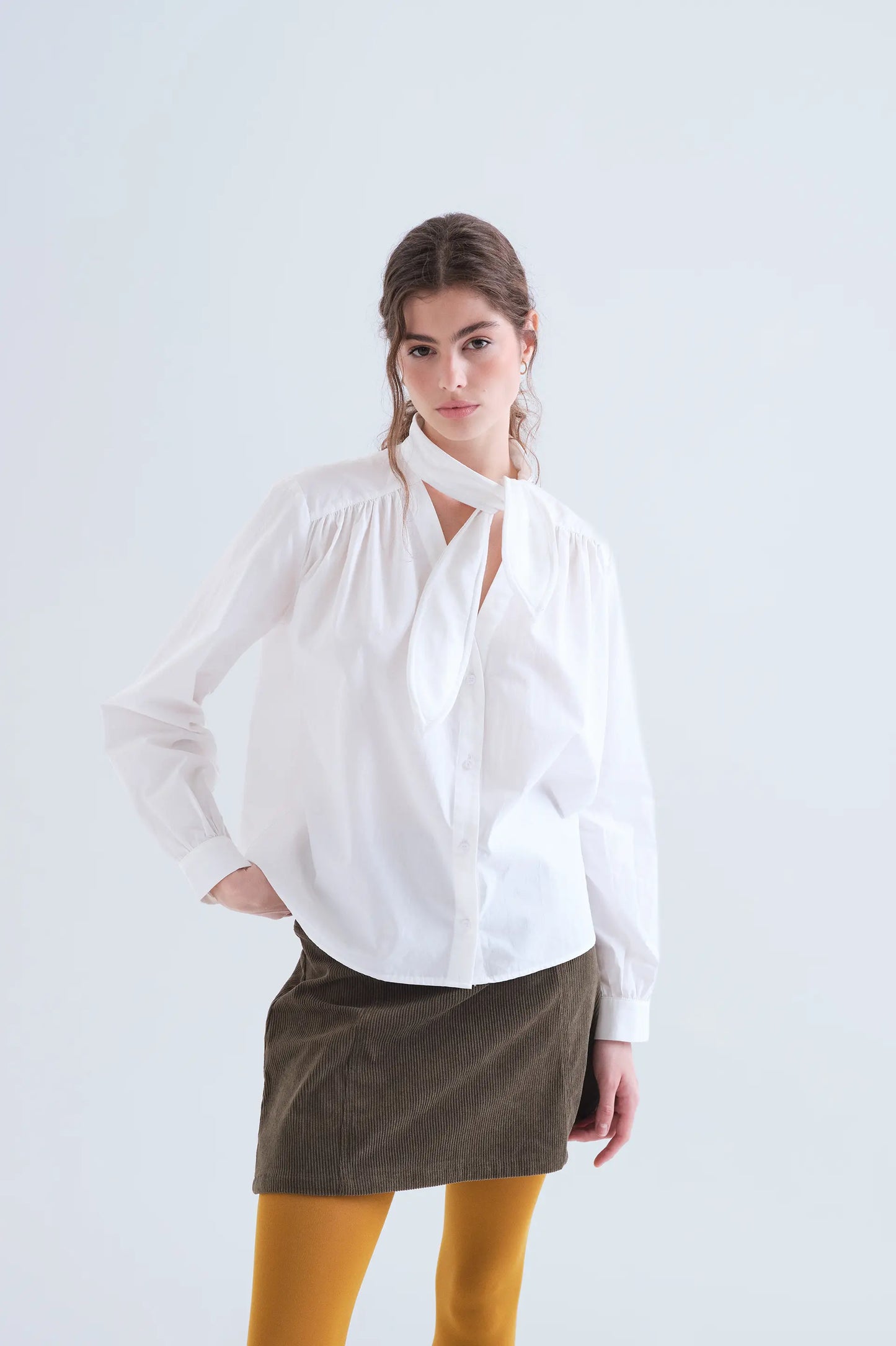 Camicia con fiocco strutturato 100% cotone bianco