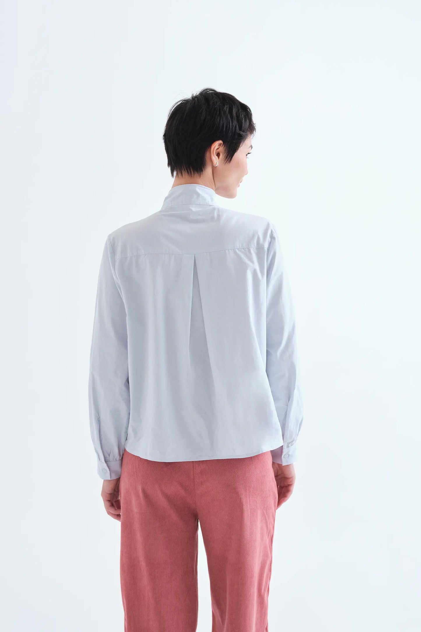 Camicia strutturata con fiocco 100% cotone azzurra