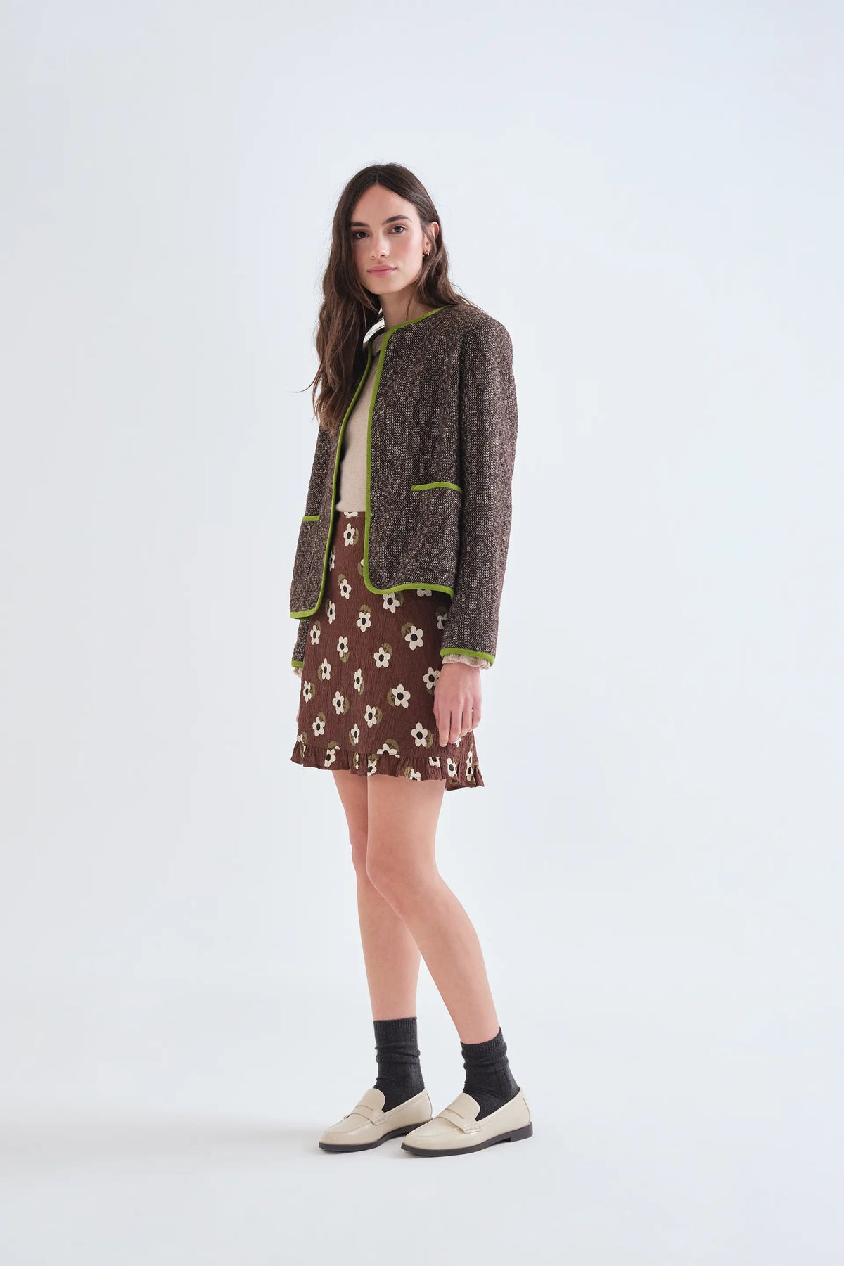Giacca in tweed marrone con dettagli verde chiaro