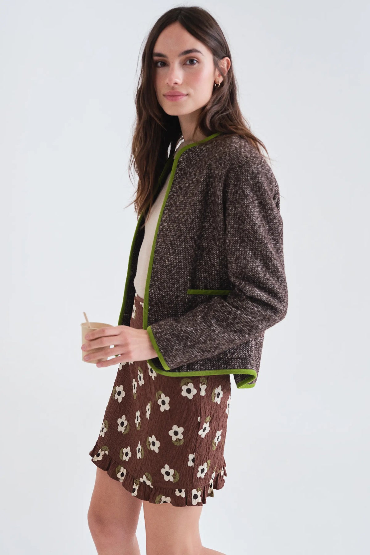 Giacca in tweed marrone con dettagli verde chiaro