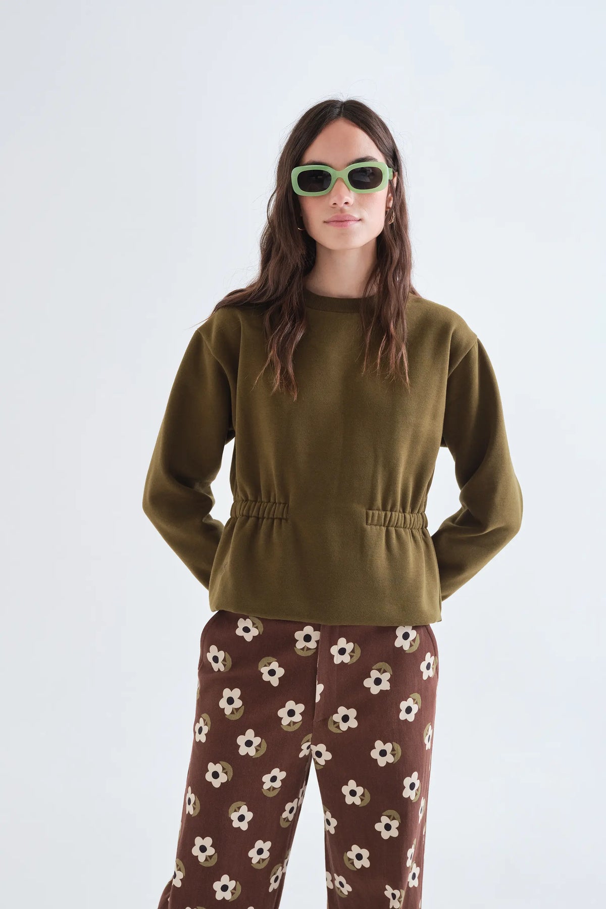 Sudadera con cintura ajustable verde oliva