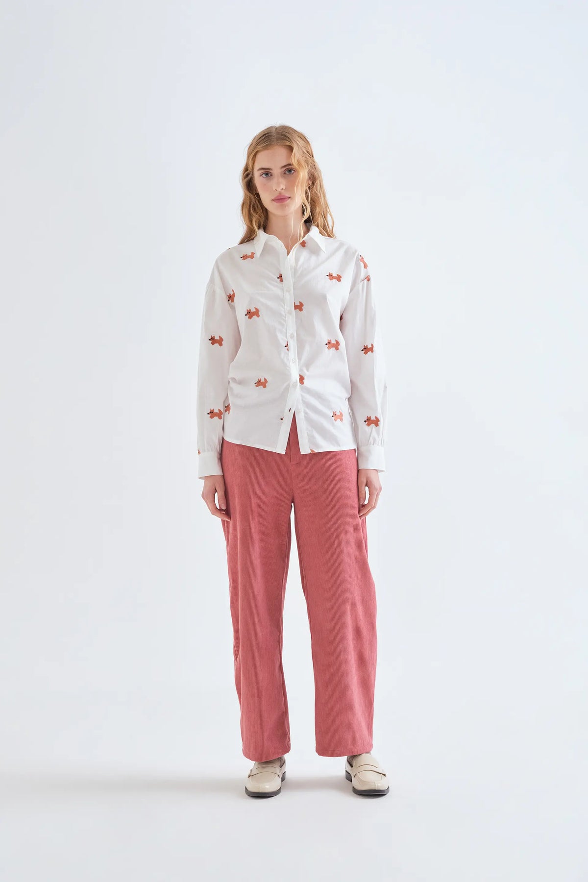 Camicia 100% cotone con ricamo di volpi