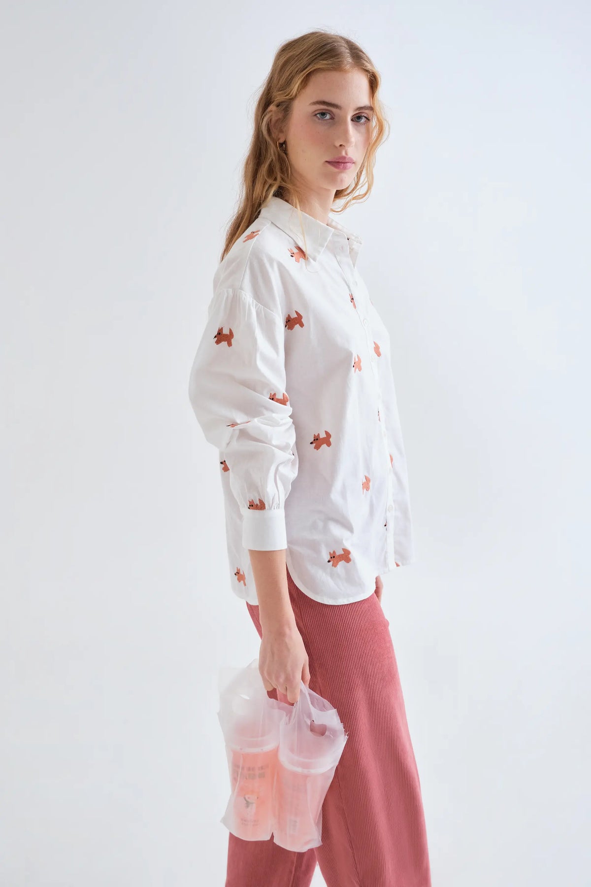 Camicia 100% cotone con ricamo di volpi